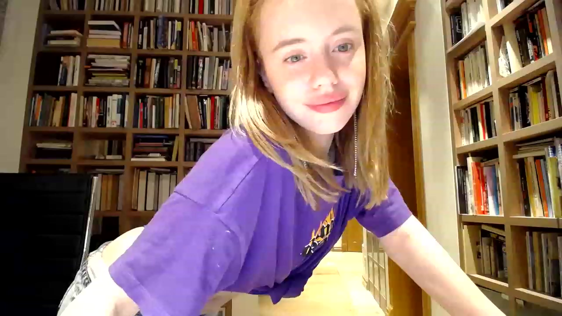Gallery image thumbnail from Alena29's myfreecams stream on, 03/25/2023, 24:04 image 4 of 20