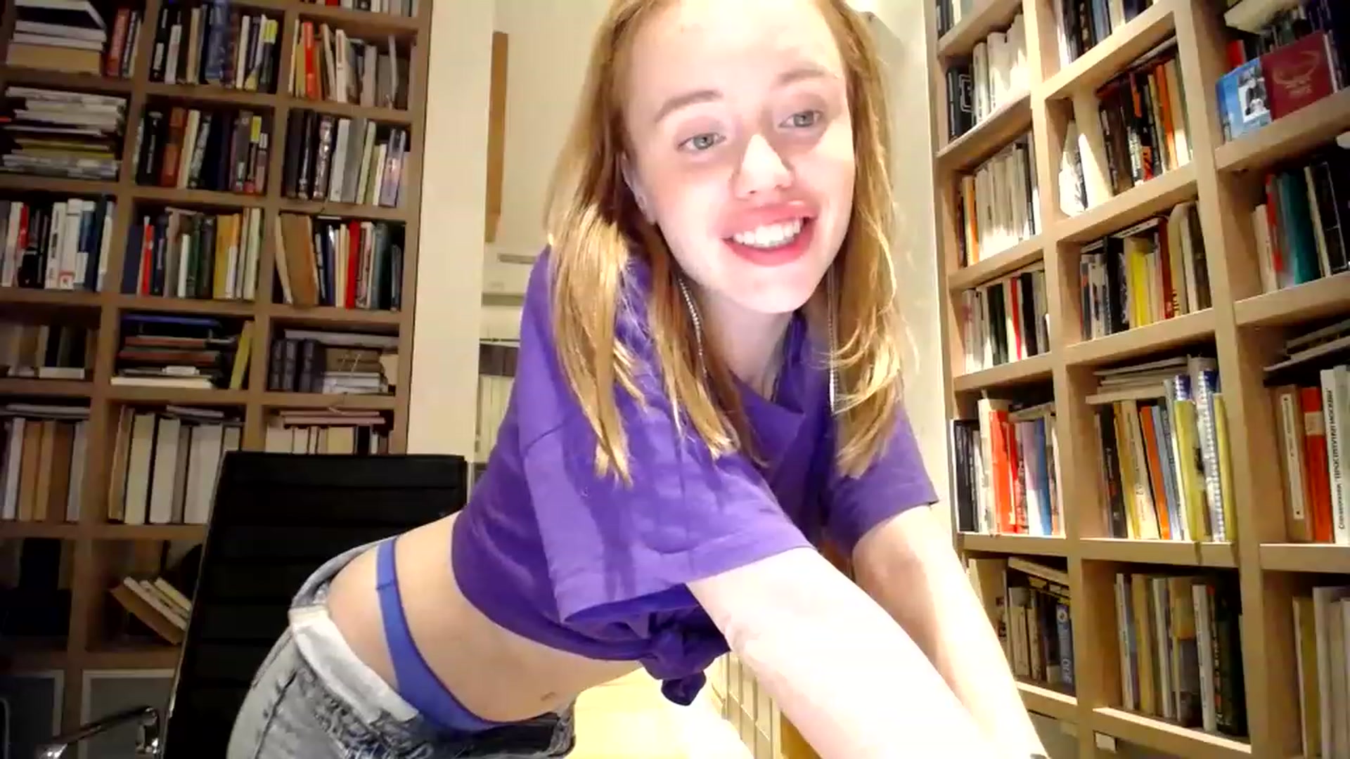 Gallery image thumbnail from Alena29's myfreecams stream on, 03/25/2023, 01:31 image 6 of 20