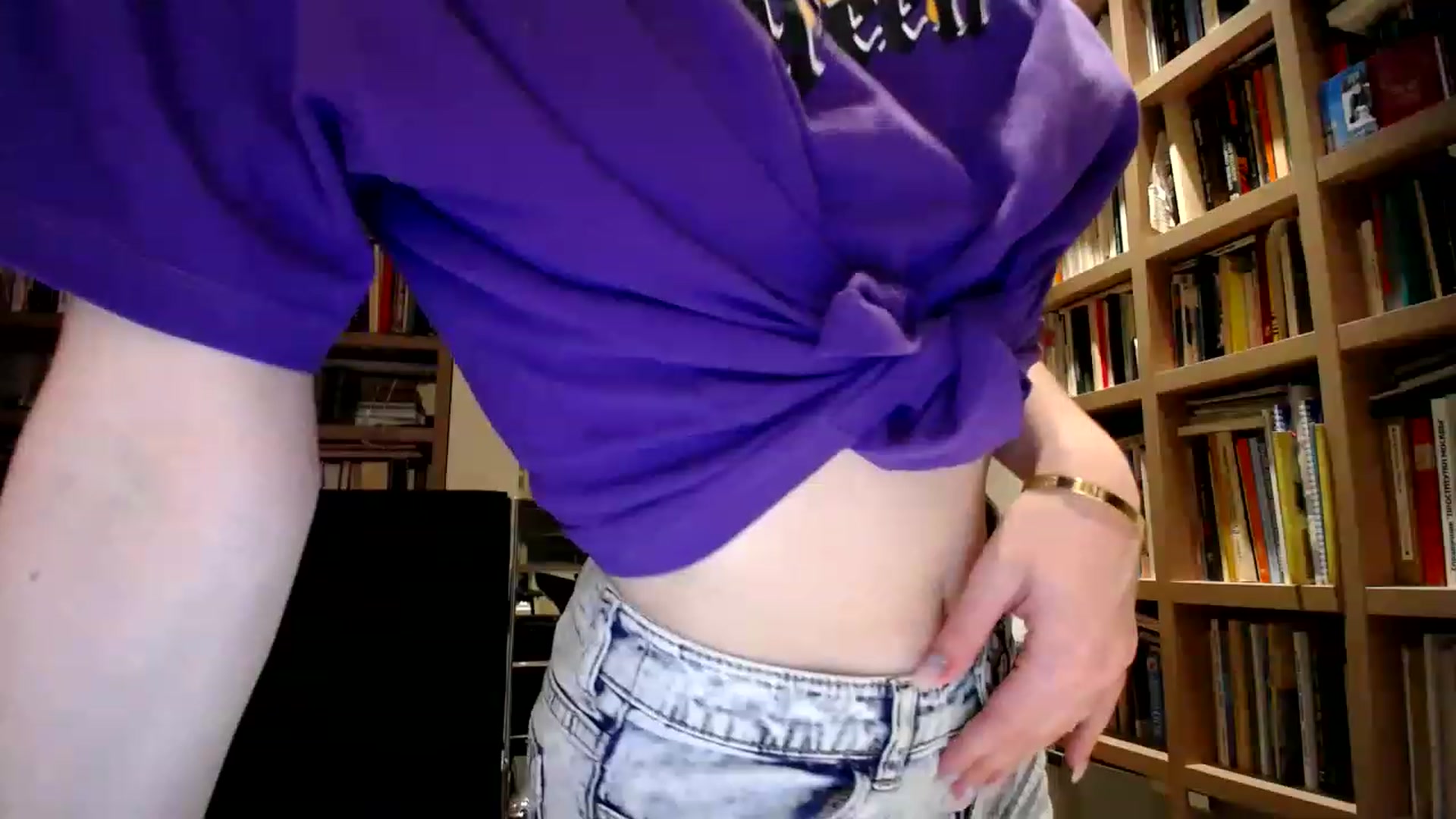 Gallery image thumbnail from Alena29's myfreecams stream on, 03/25/2023, 01:31 image 8 of 20