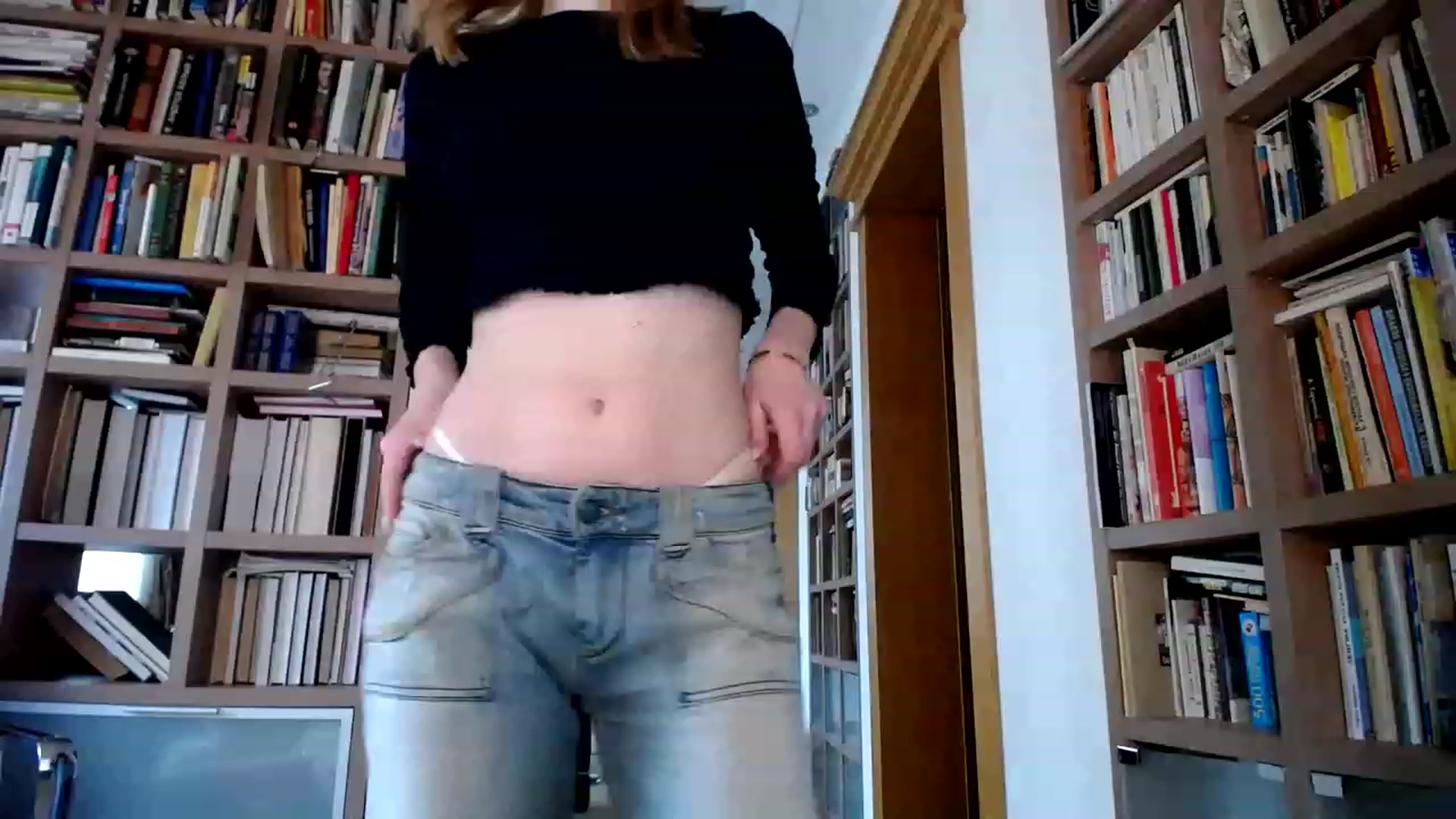 Gallery image thumbnail from Alena29's myfreecams stream on, 03/25/2023, 13:50 image 13 of 20