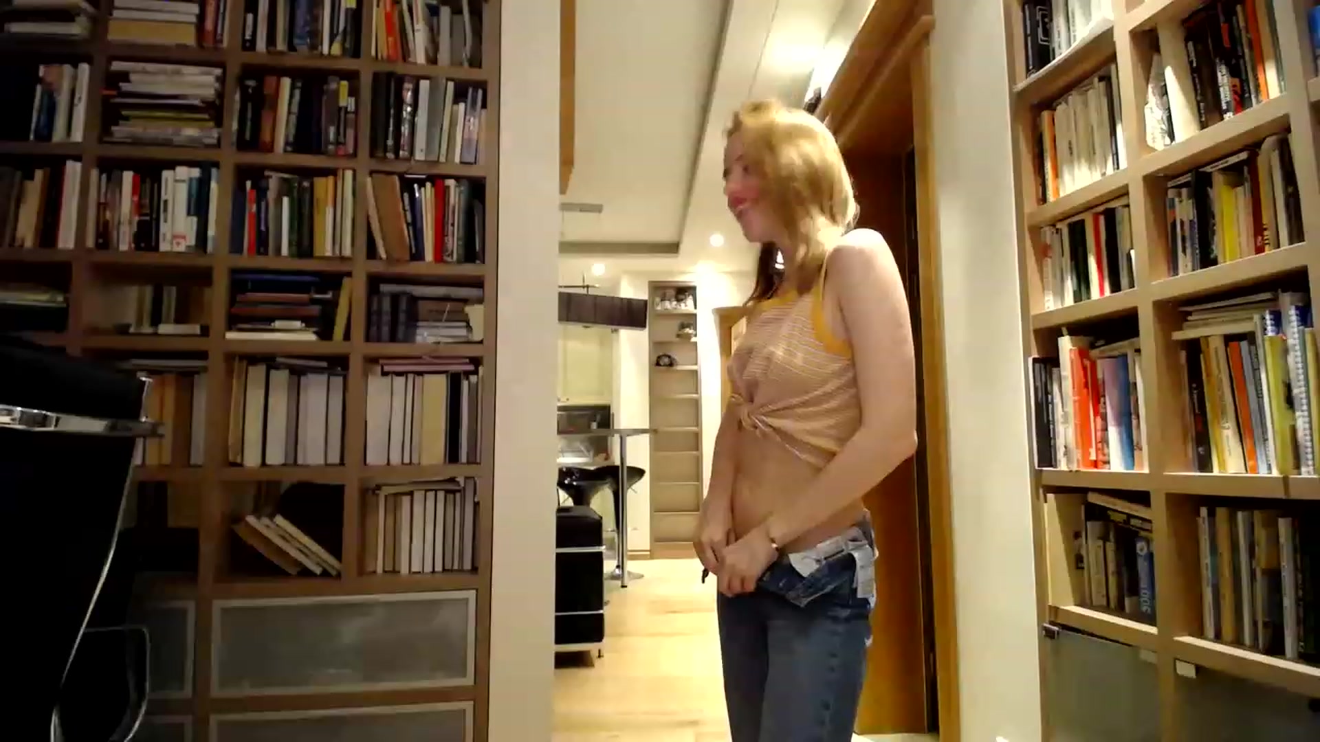 Gallery image thumbnail from Alena29's myfreecams stream on, 03/27/2023, 01:02 image 16 of 20
