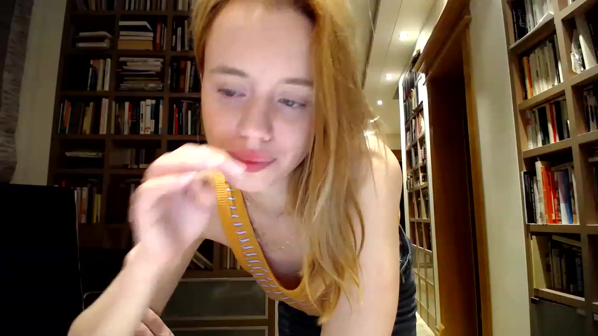 Gallery image thumbnail from Alena29's myfreecams stream on, 03/27/2023, 01:02 image 5 of 20