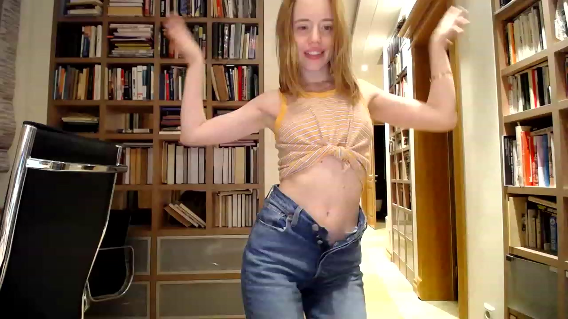 Gallery image thumbnail from Alena29's myfreecams stream on, 03/27/2023, 01:02 image 2 of 20