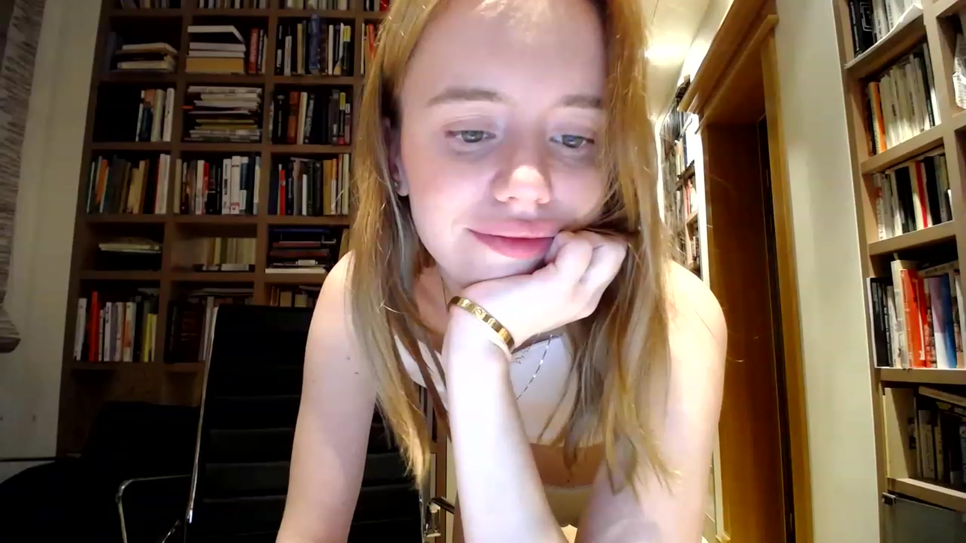 Gallery image thumbnail from Alena29's myfreecams stream on, 03/29/2023, 22:47 image 16 of 20
