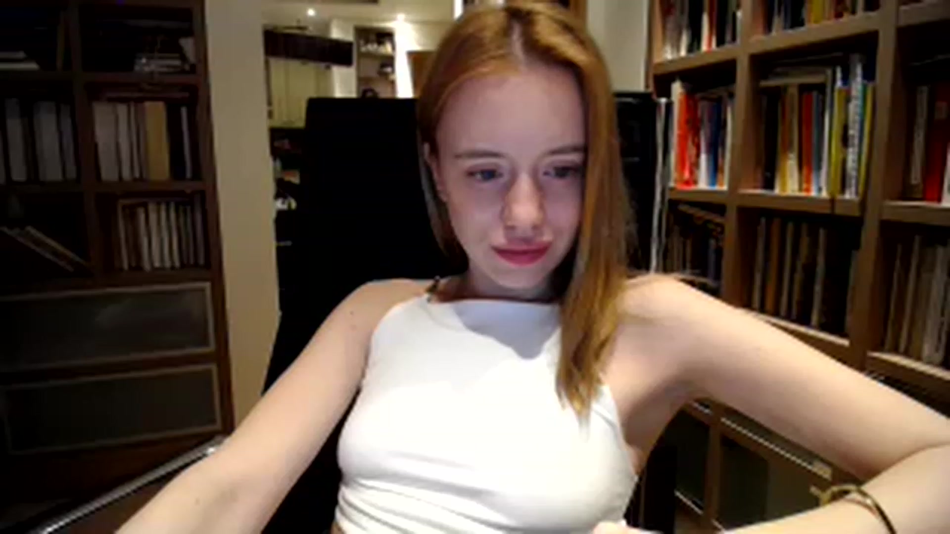 Gallery image thumbnail from Alena29's myfreecams stream on, 03/30/2023, 24:03 image 16 of 20