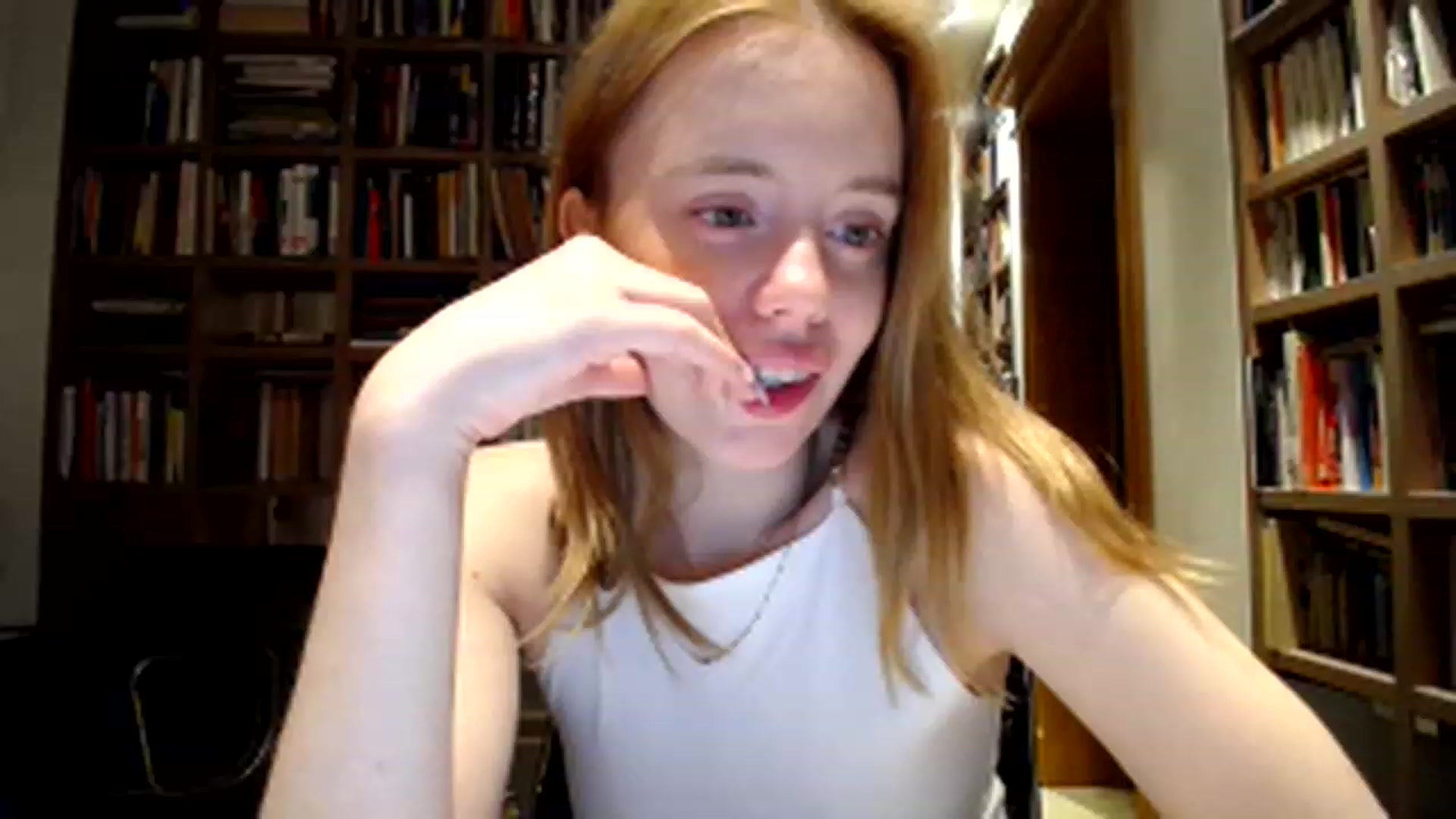 Gallery image thumbnail from Alena29's myfreecams stream on, 03/30/2023, 24:03 image 6 of 20