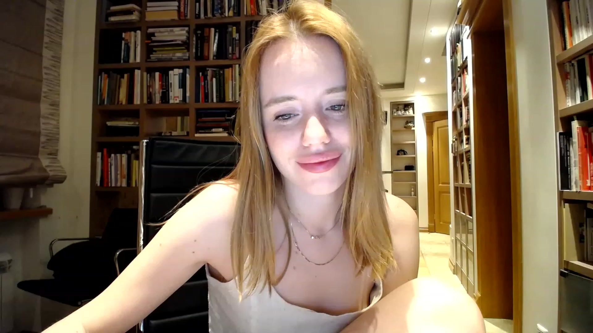 Gallery image thumbnail from Alena29's myfreecams stream on, 03/31/2023, 24:21 image 18 of 20