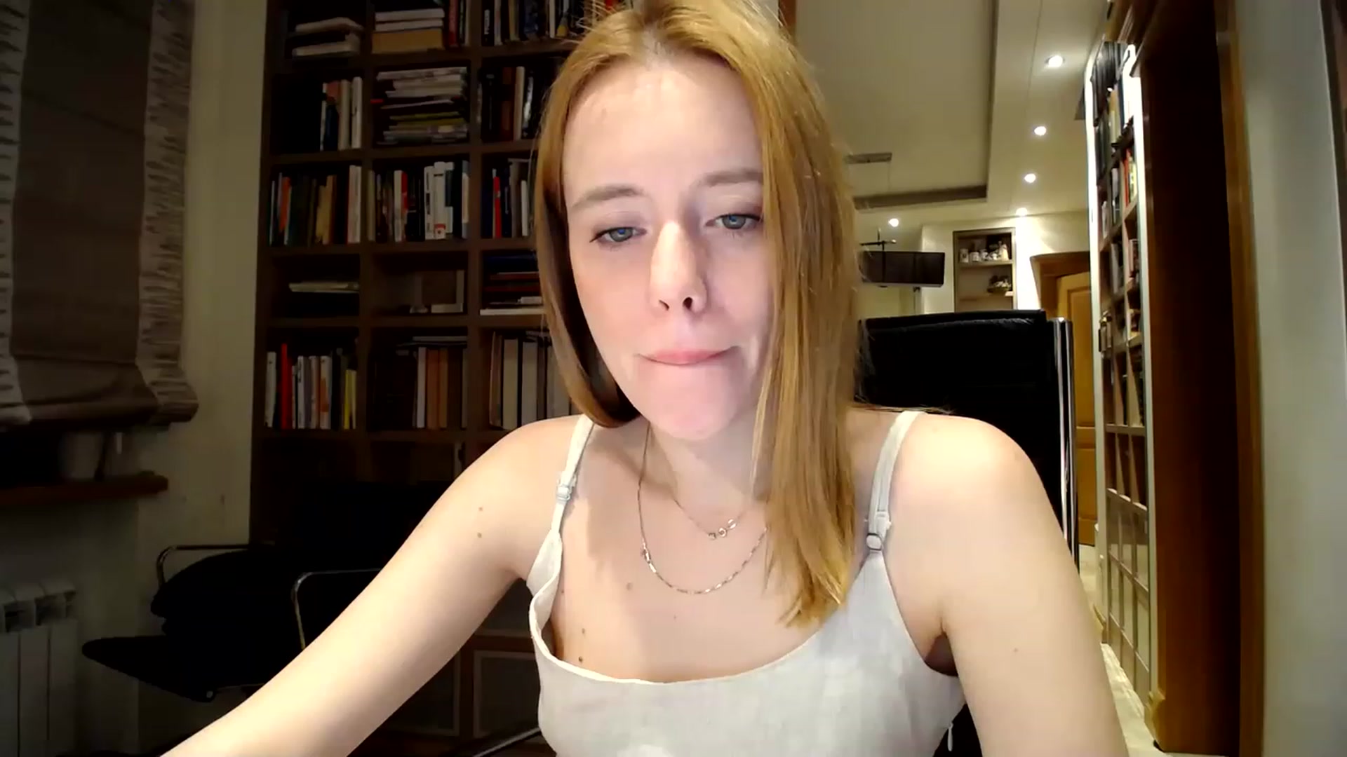 Gallery image thumbnail from Alena29's myfreecams stream on, 03/31/2023, 24:21 image 11 of 20