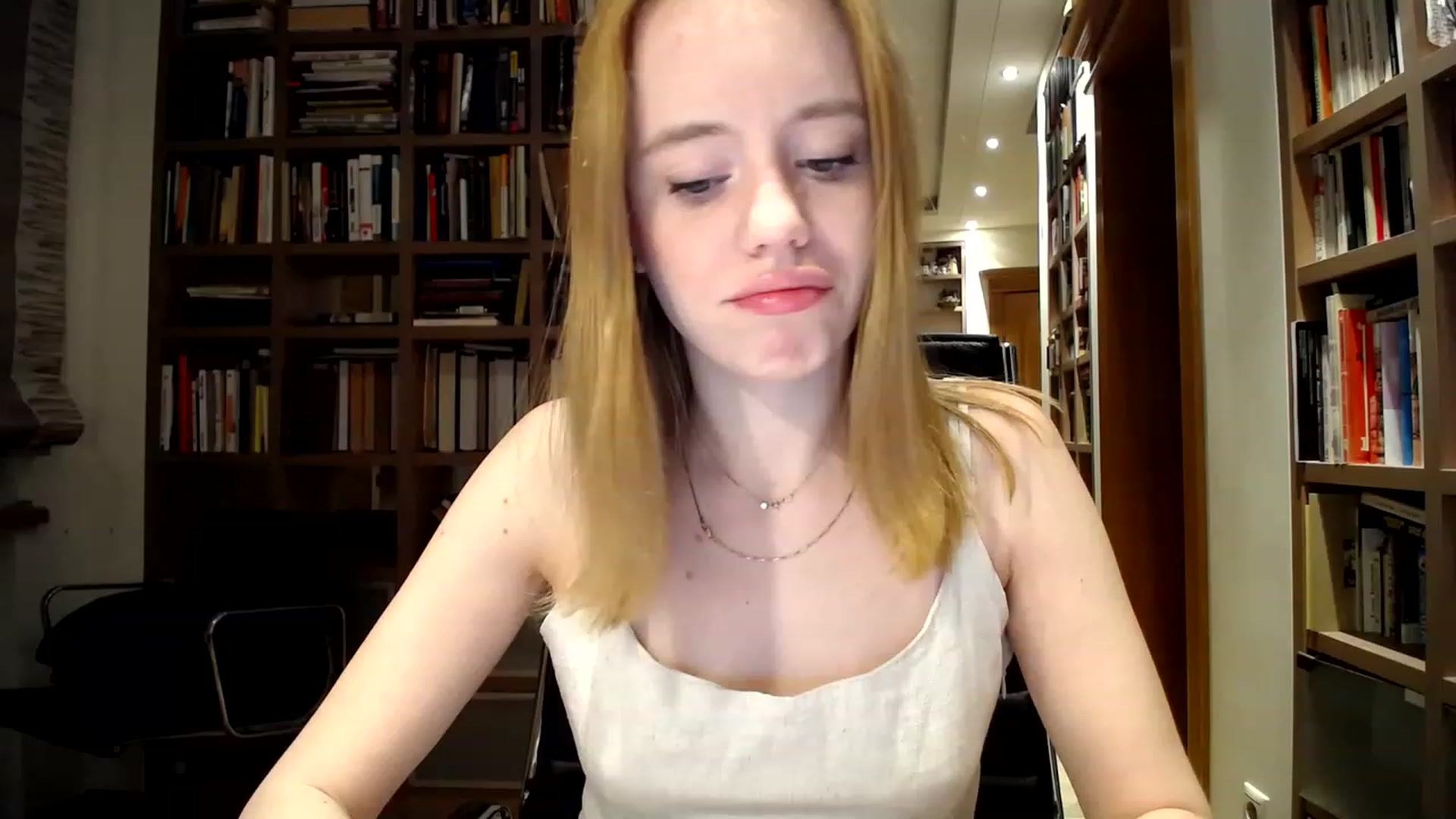 Gallery image thumbnail from Alena29's myfreecams stream on, 03/31/2023, 24:21 image 1 of 20