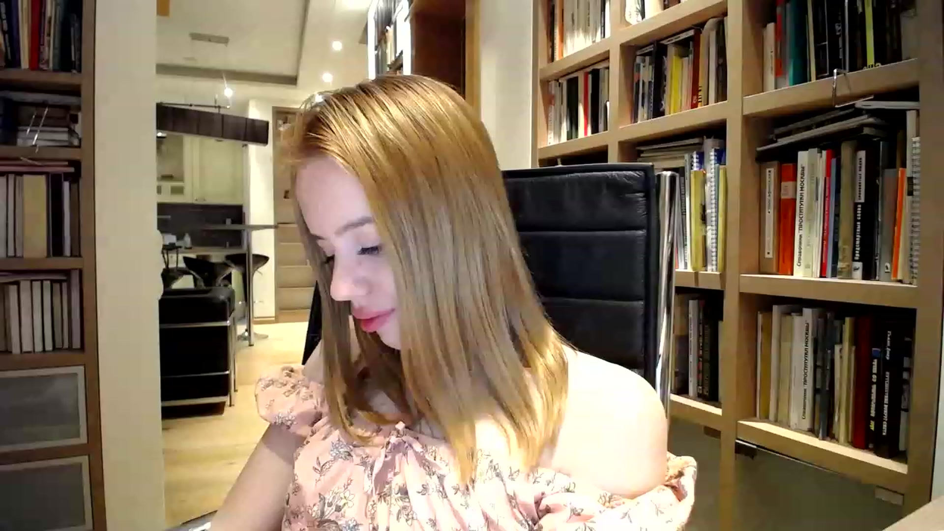 Gallery image thumbnail from Alena29's myfreecams stream on, 03/31/2023, 16:05 image 3 of 20