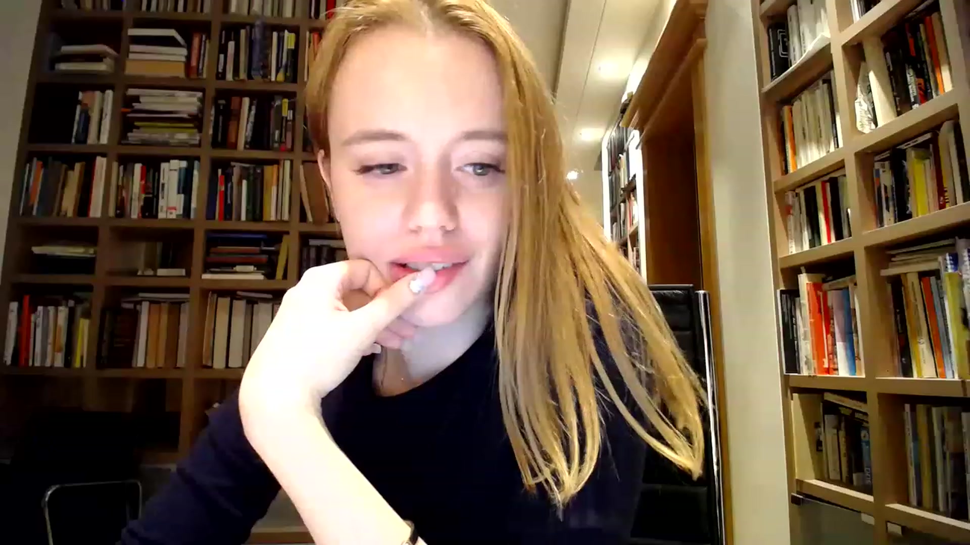 Gallery image thumbnail from Alena29's myfreecams stream on, 03/31/2023, 22:56 image 12 of 20
