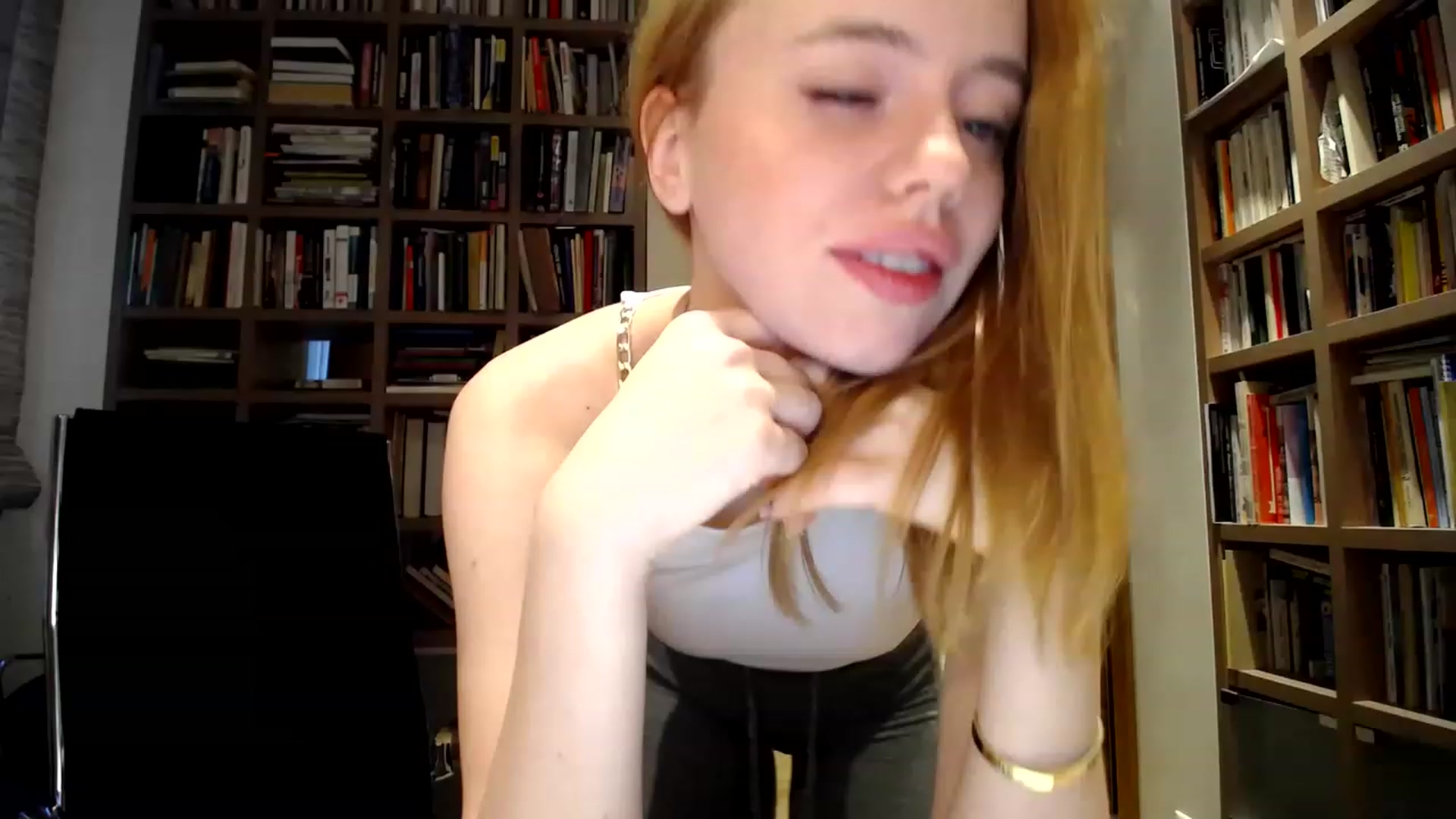Gallery image thumbnail from Alena29's myfreecams stream on, 04/01/2023, 15:02 image 2 of 20
