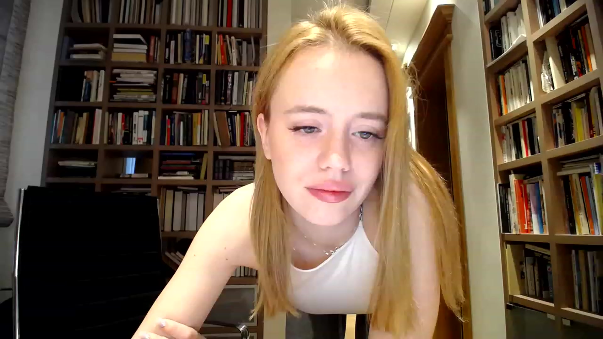 Gallery image thumbnail from Alena29's myfreecams stream on, 04/01/2023, 15:02 image 7 of 20