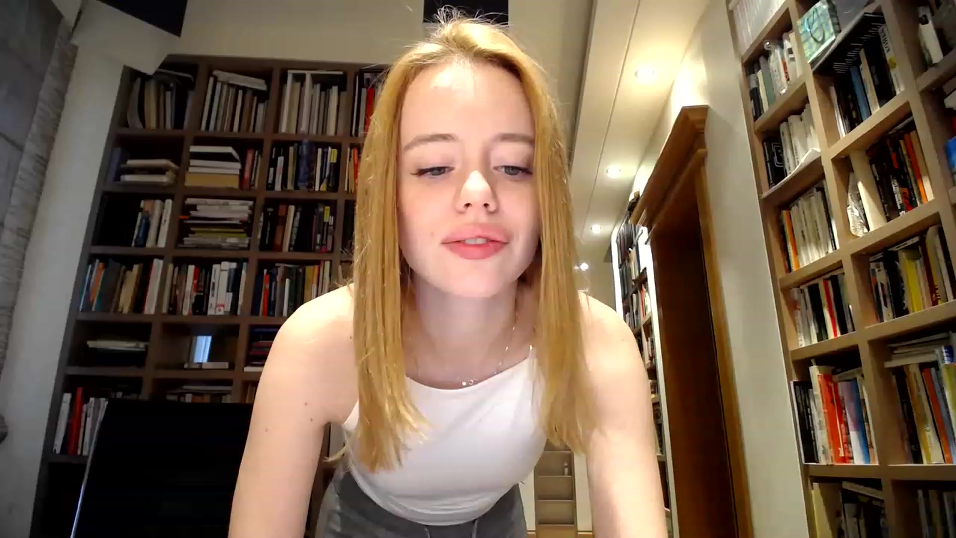 Gallery image thumbnail from Alena29's myfreecams stream on, 04/01/2023, 15:02 image 17 of 20