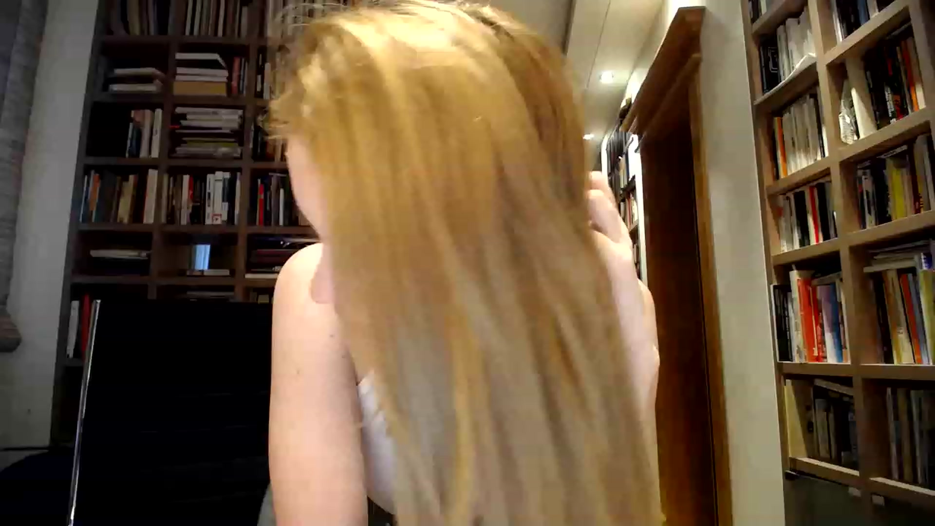 Gallery image thumbnail from Alena29's myfreecams stream on, 04/01/2023, 15:02 image 9 of 20