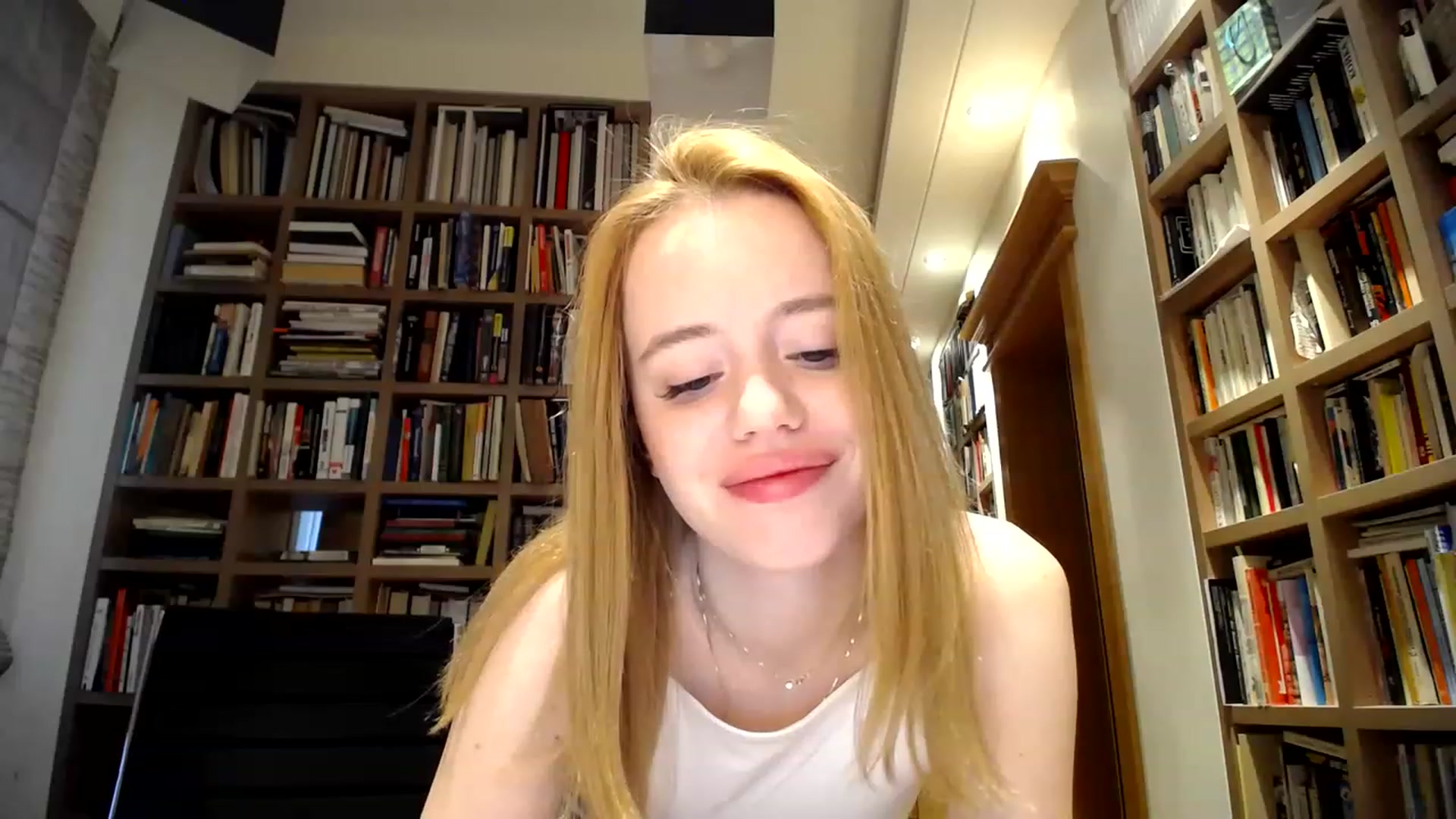 Gallery image thumbnail from Alena29's myfreecams stream on, 04/01/2023, 15:02 image 18 of 20