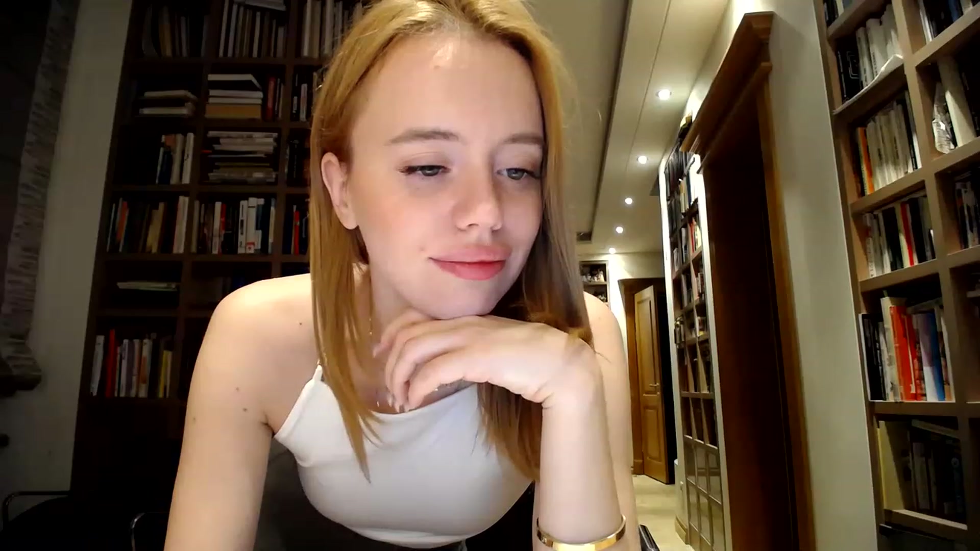 Gallery image thumbnail from Alena29's myfreecams stream on, 04/01/2023, 16:29 image 3 of 20