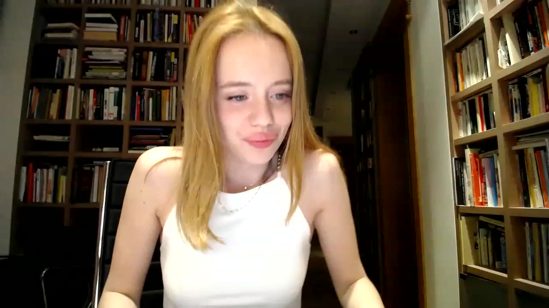 Gallery image thumbnail from Alena29's myfreecams stream on, 04/02/2023, 01:16 image 5 of 20
