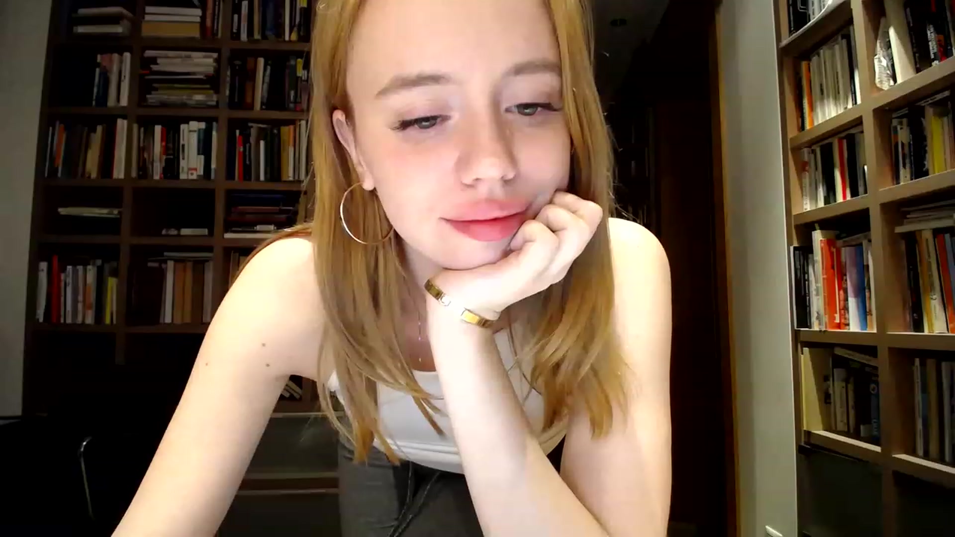 Gallery image thumbnail from Alena29's myfreecams stream on, 04/02/2023, 01:16 image 19 of 20