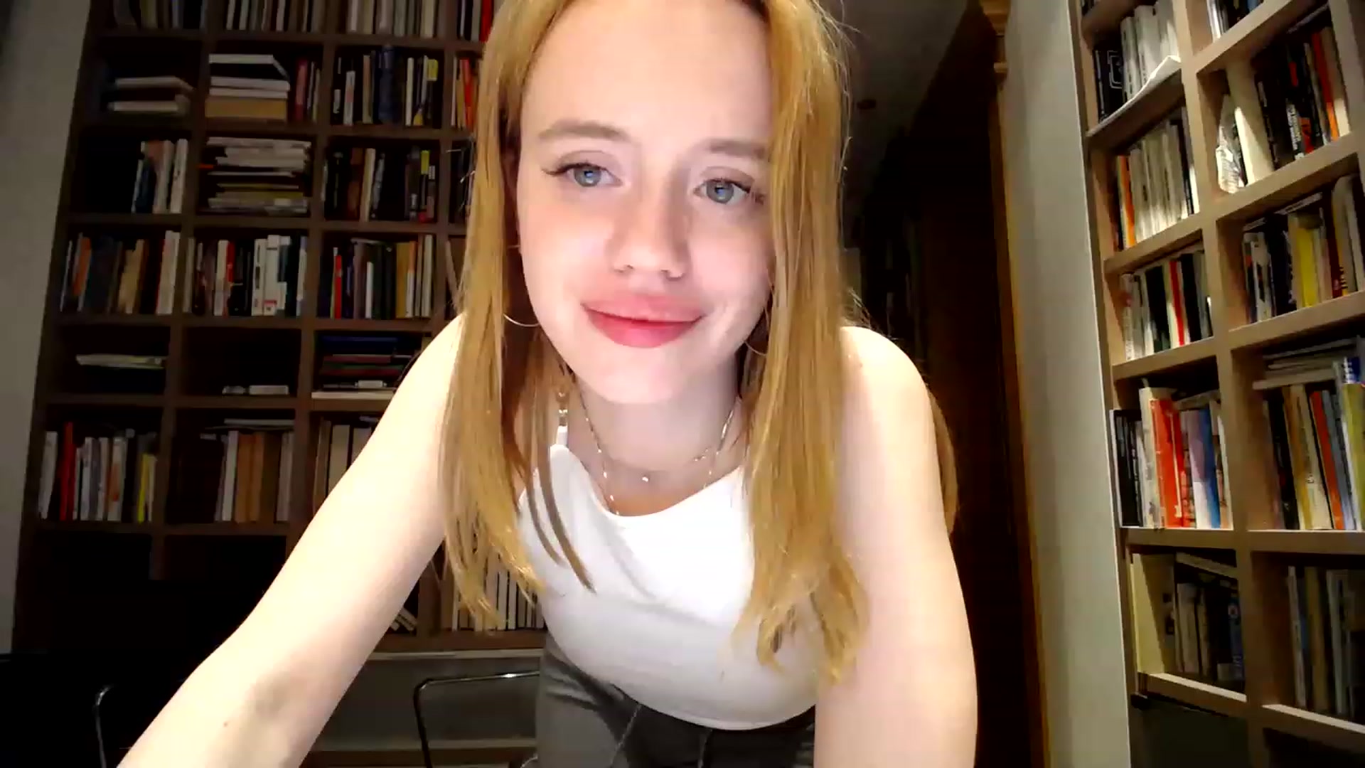 Gallery image thumbnail from Alena29's myfreecams stream on, 04/02/2023, 01:47 image 5 of 20