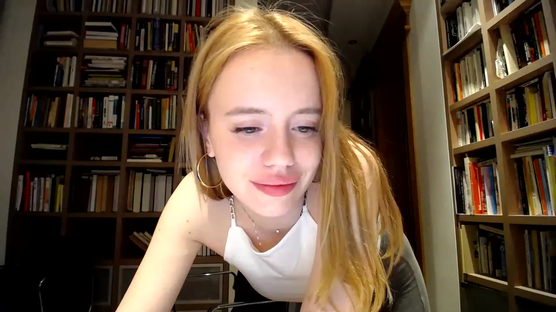 Gallery image thumbnail from Alena29's myfreecams stream on, 04/02/2023, 01:47 image 3 of 20