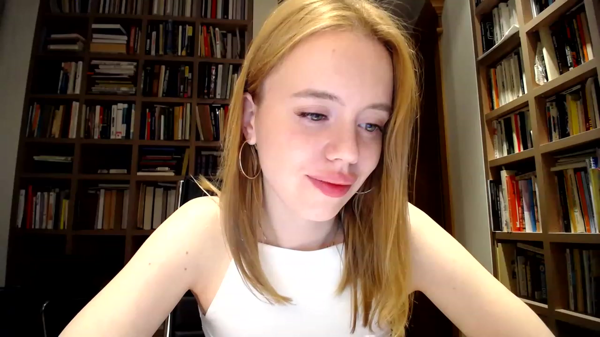 Gallery image thumbnail from Alena29's myfreecams stream on, 04/02/2023, 01:47 image 8 of 20