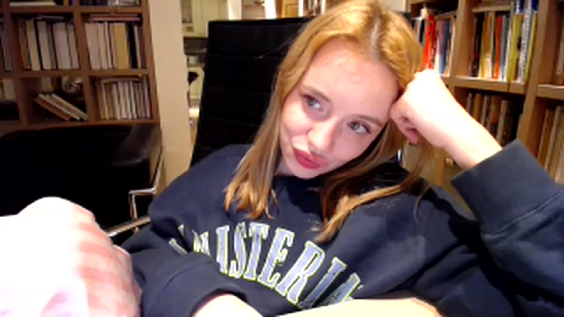 Gallery image thumbnail from Alena29's myfreecams stream on, 04/30/2023, 23:33 image 14 of 20