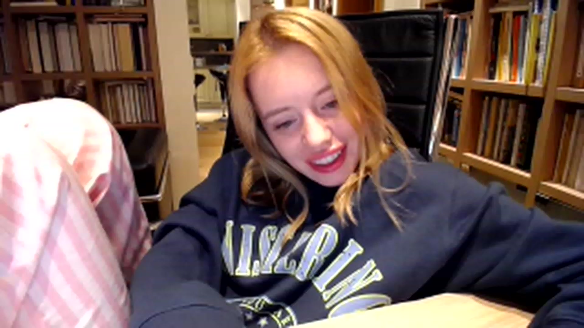 Gallery image thumbnail from Alena29's myfreecams stream on, 04/30/2023, 23:33 image 19 of 20