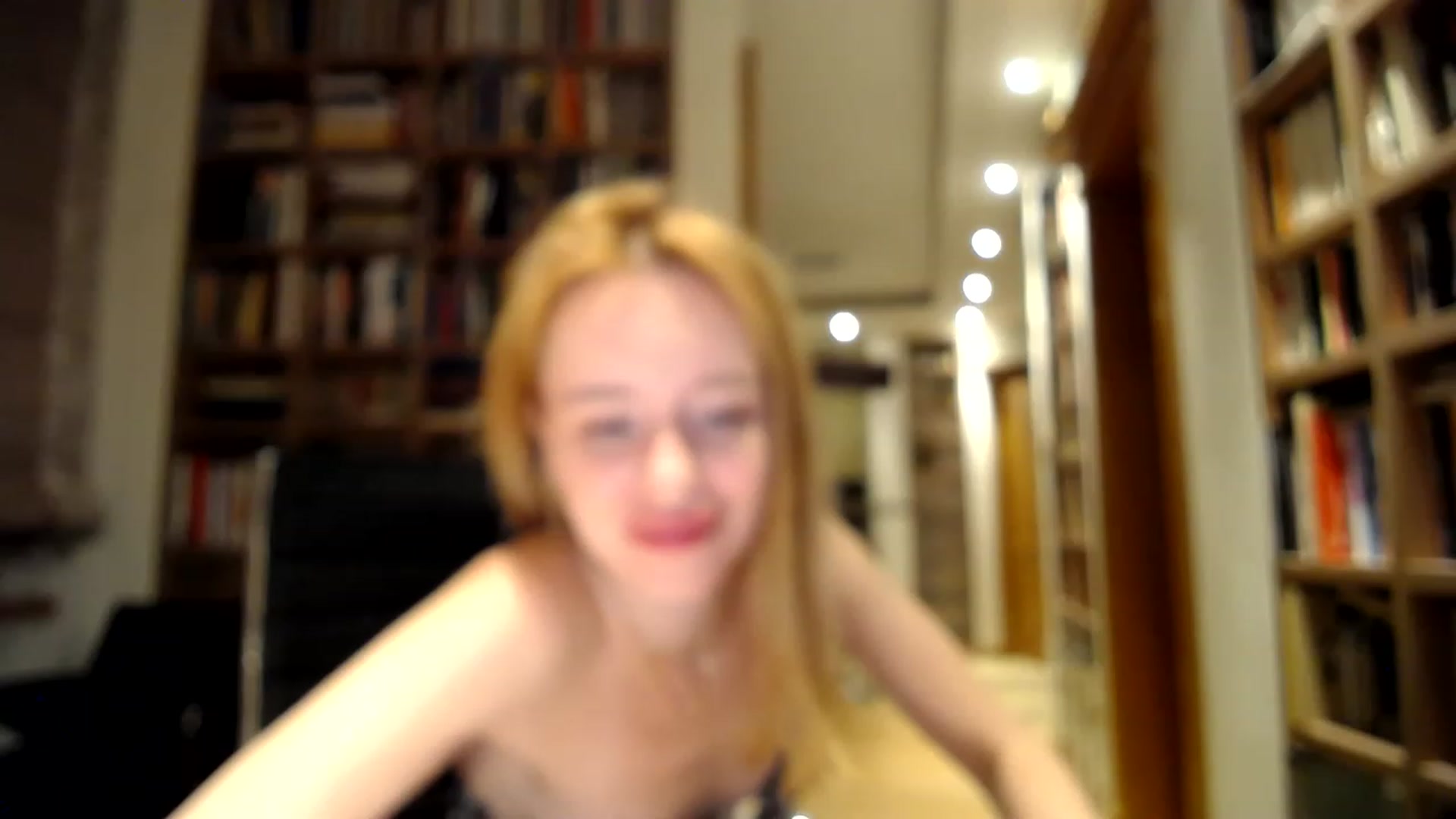 Gallery image thumbnail from Alena29's myfreecams stream on, 05/01/2023, 19:44 image 5 of 20