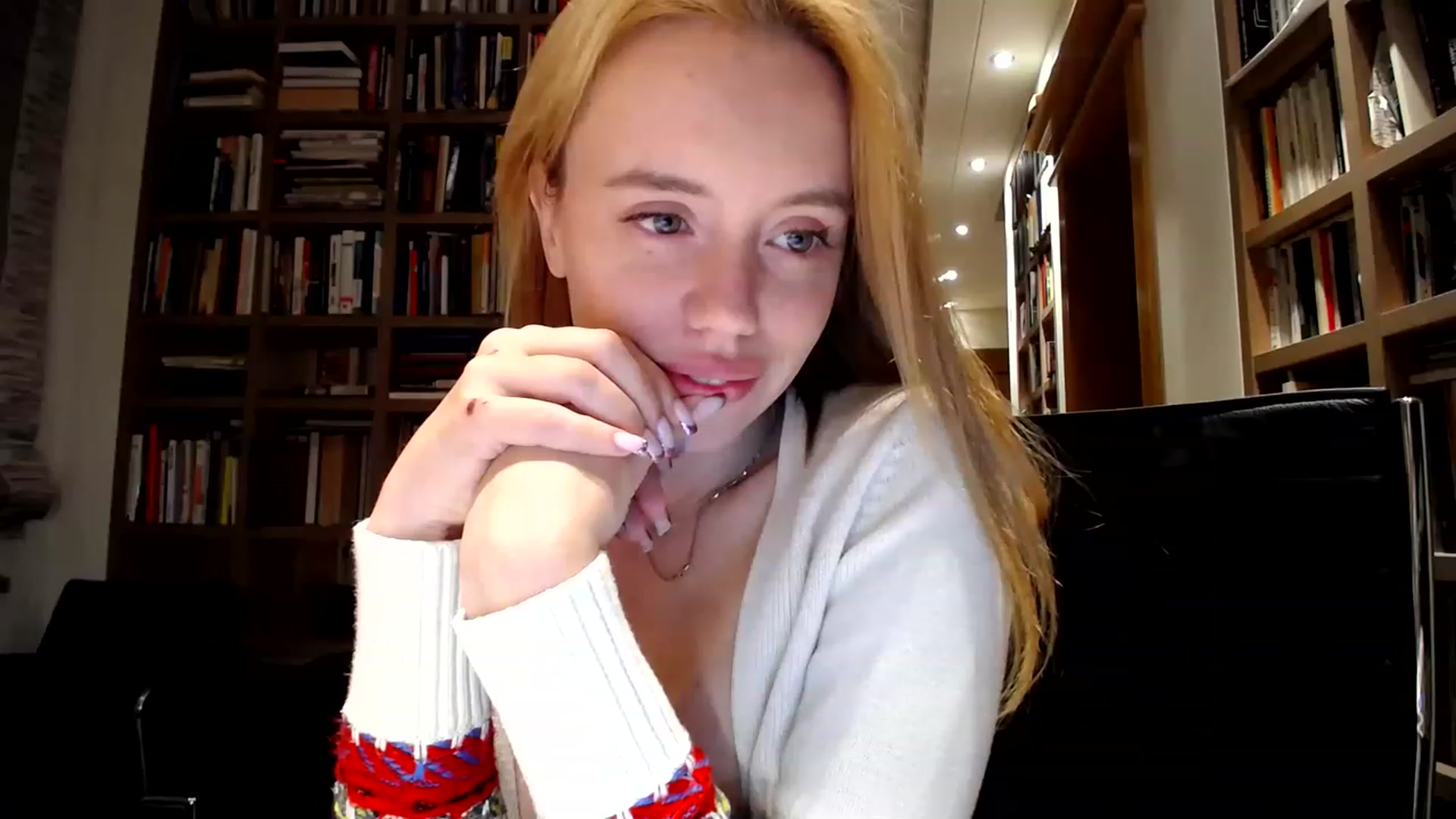 Gallery image thumbnail from Alena29's myfreecams stream on, 05/01/2023, 19:44 image 20 of 20