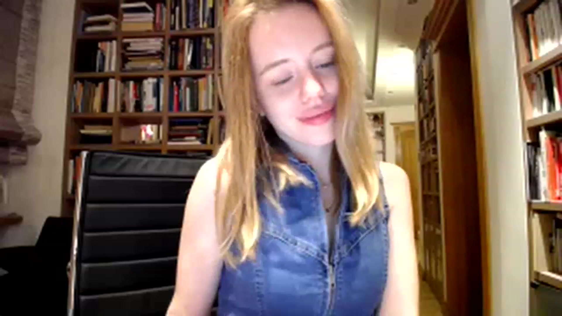 Gallery image thumbnail from Alena29's myfreecams stream on, 05/11/2023, 23:59 image 14 of 20