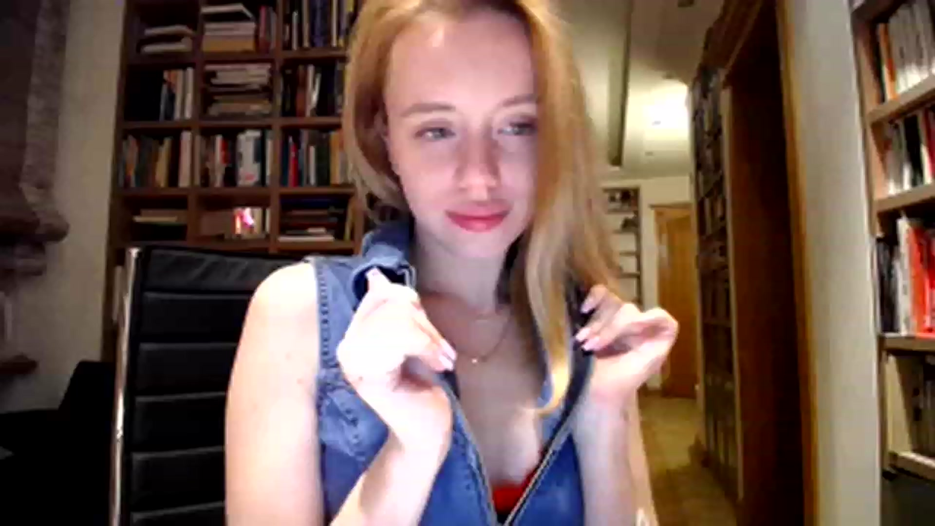 Gallery image thumbnail from Alena29's myfreecams stream on, 05/11/2023, 23:59 image 15 of 20