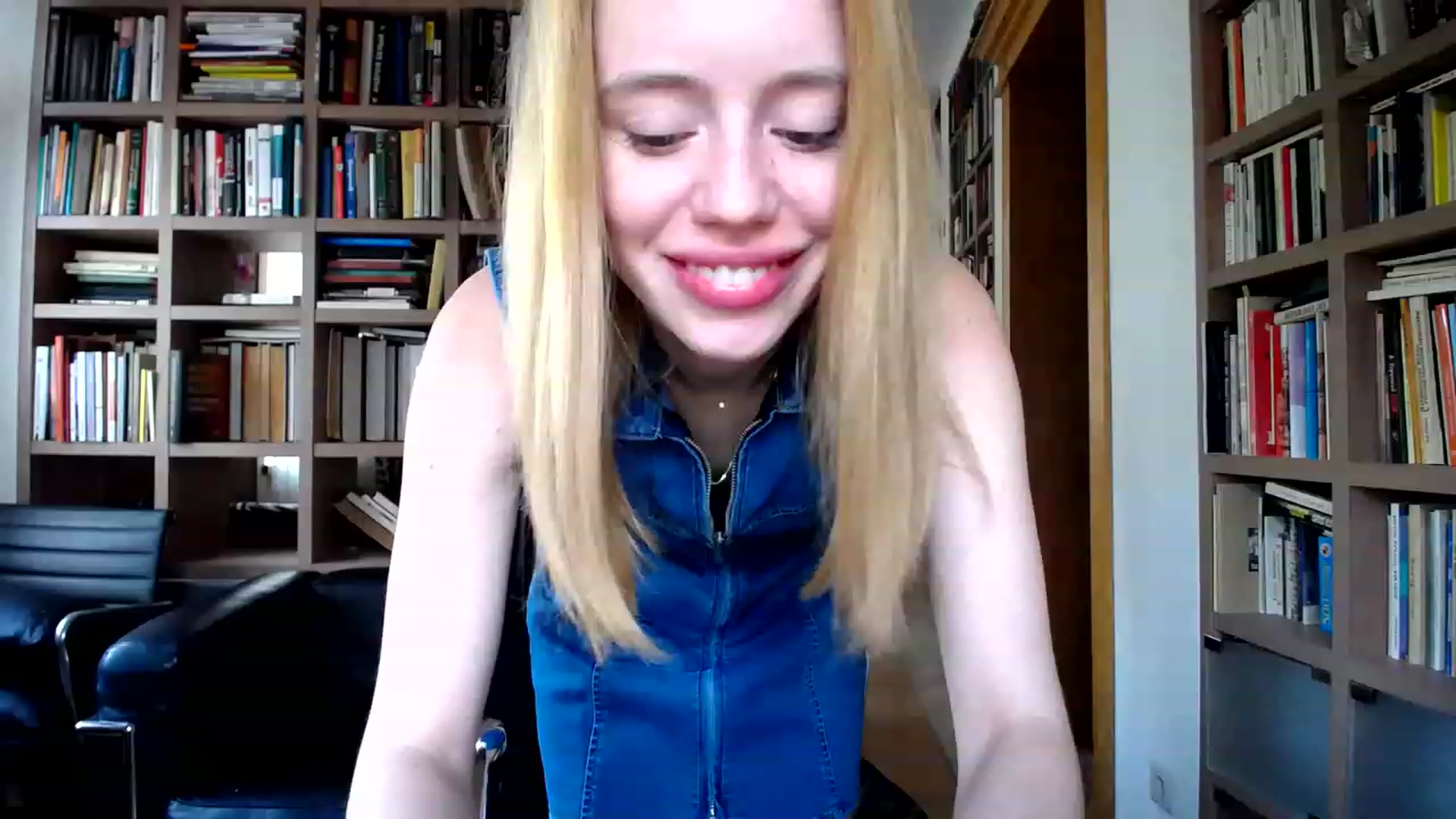 Gallery image thumbnail from Alena29's myfreecams stream on, 05/12/2023, 13:50 image 2 of 20