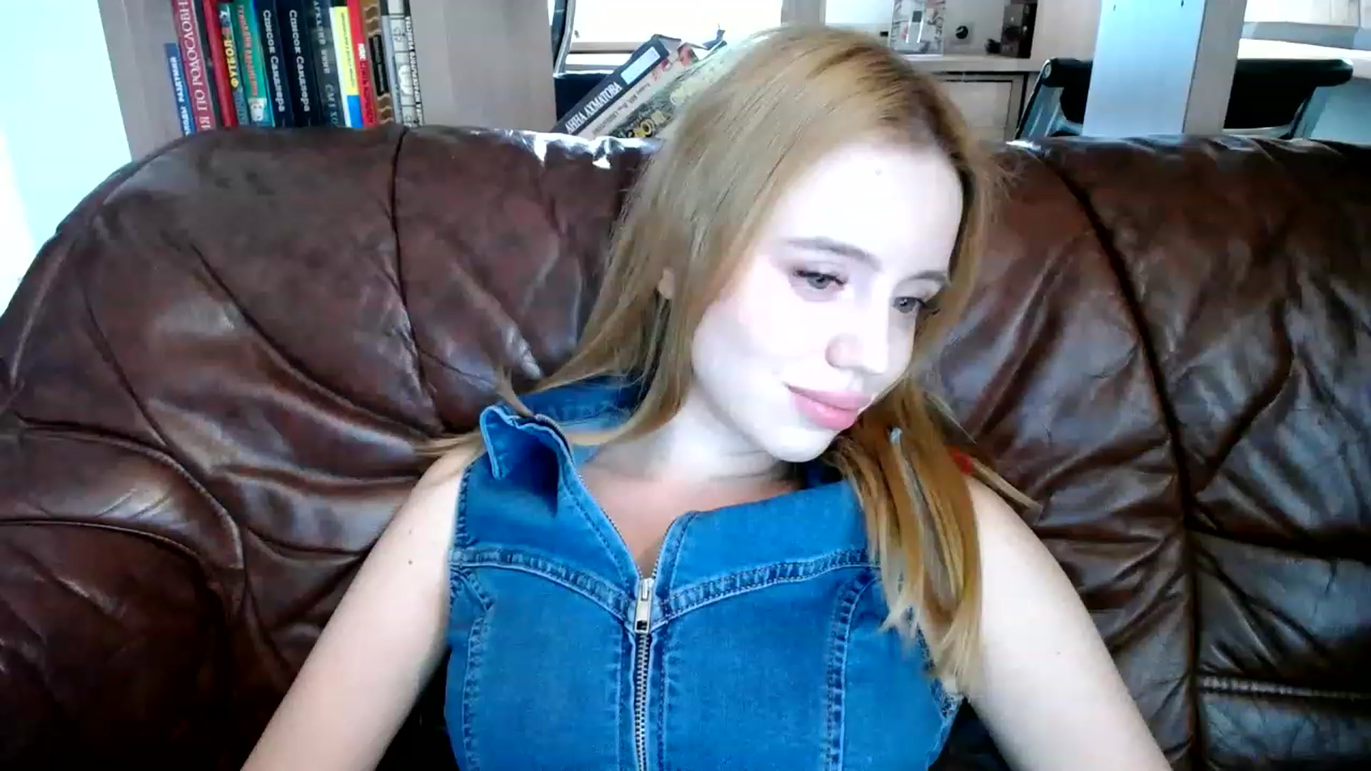 Gallery image thumbnail from Alena29's myfreecams stream on, 05/26/2023, 15:18 image 14 of 20