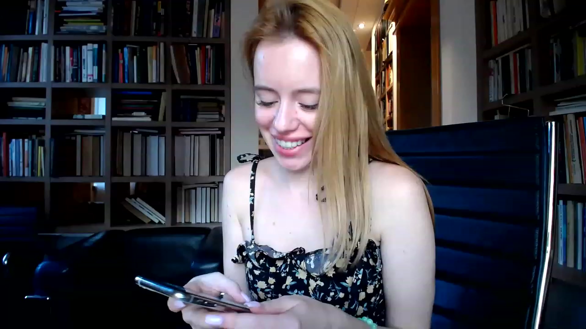 Gallery image thumbnail from Alena29's myfreecams stream on, 05/29/2023, 17:10 image 18 of 20