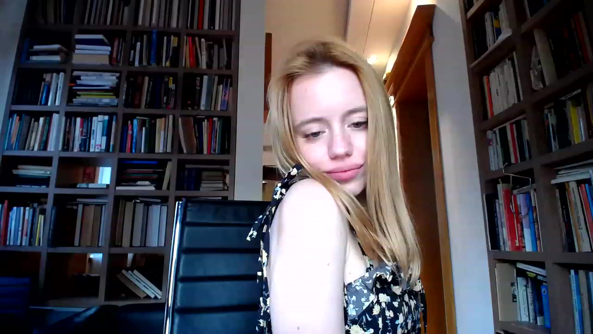 Gallery image thumbnail from Alena29's myfreecams stream on, 05/29/2023, 17:10 image 19 of 20