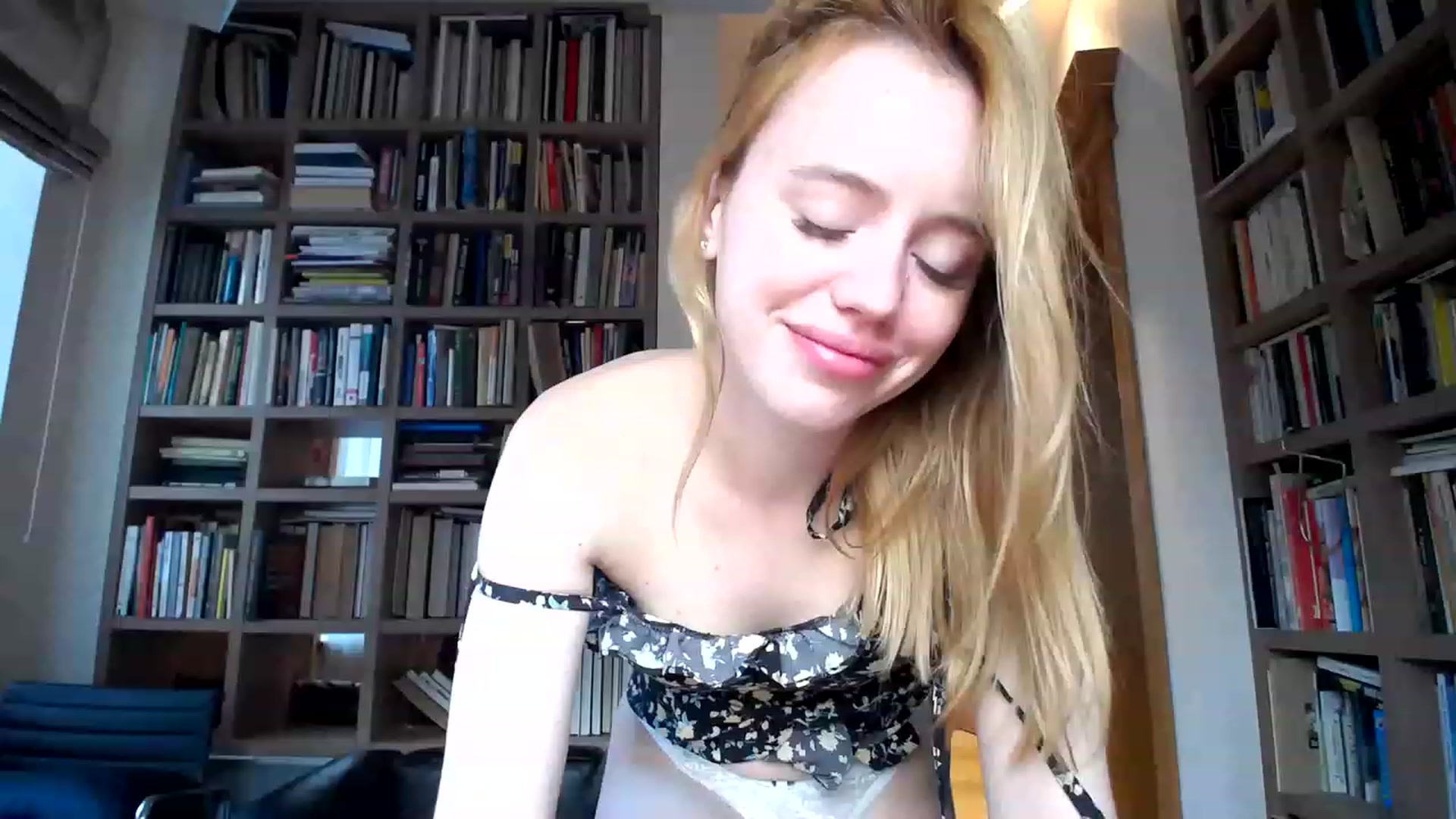 Gallery image thumbnail from Alena29's myfreecams stream on, 05/29/2023, 17:10 image 10 of 20