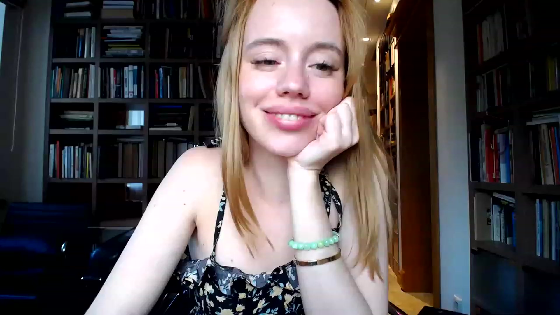Gallery image thumbnail from Alena29's myfreecams stream on, 05/29/2023, 17:10 image 7 of 20