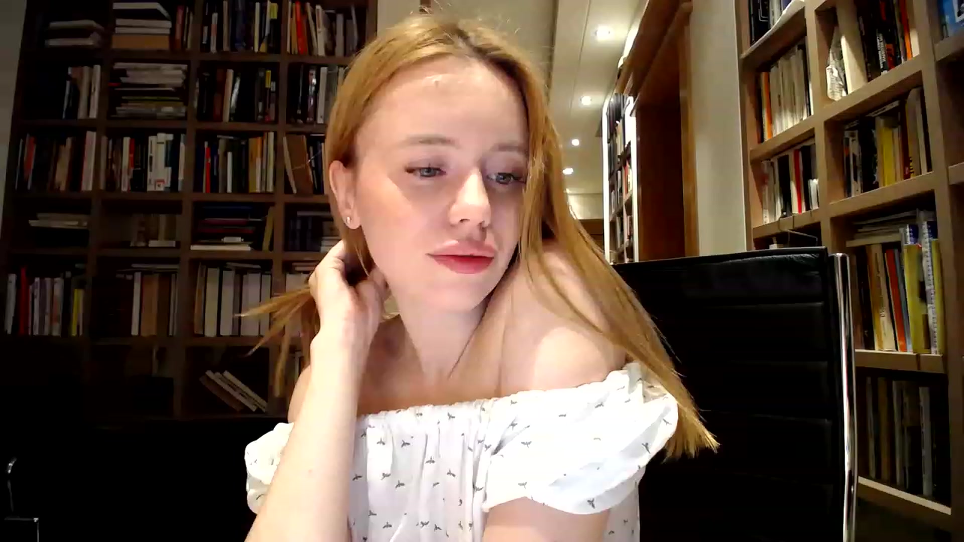 Gallery image thumbnail from Alena29's myfreecams stream on, 06/01/2023, 22:19 image 12 of 20