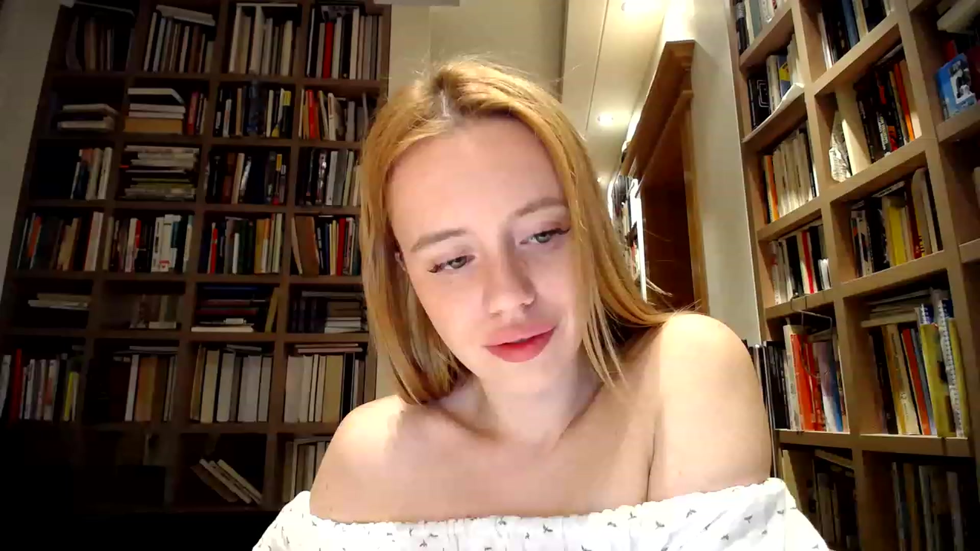Gallery image thumbnail from Alena29's myfreecams stream on, 06/01/2023, 22:19 image 16 of 20