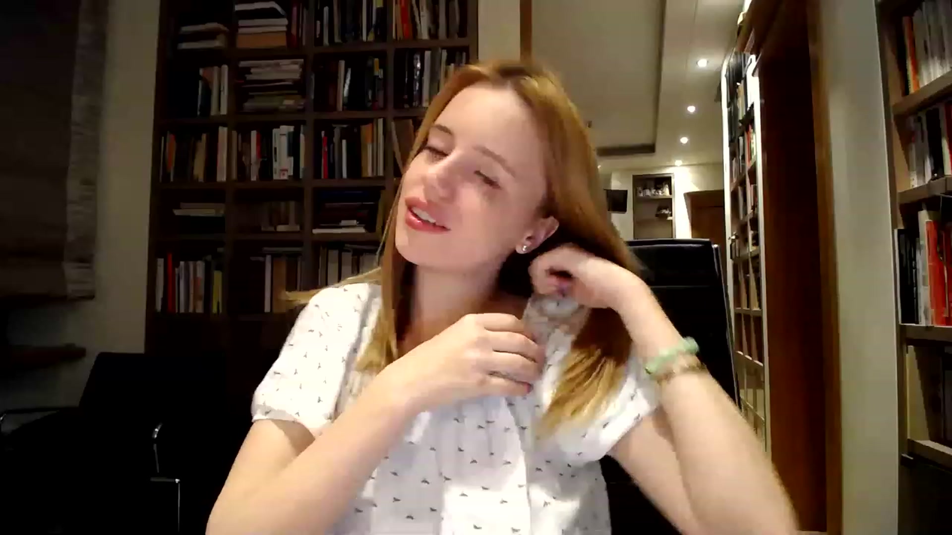 Gallery image thumbnail from Alena29's myfreecams stream on, 06/01/2023, 22:19 image 5 of 20