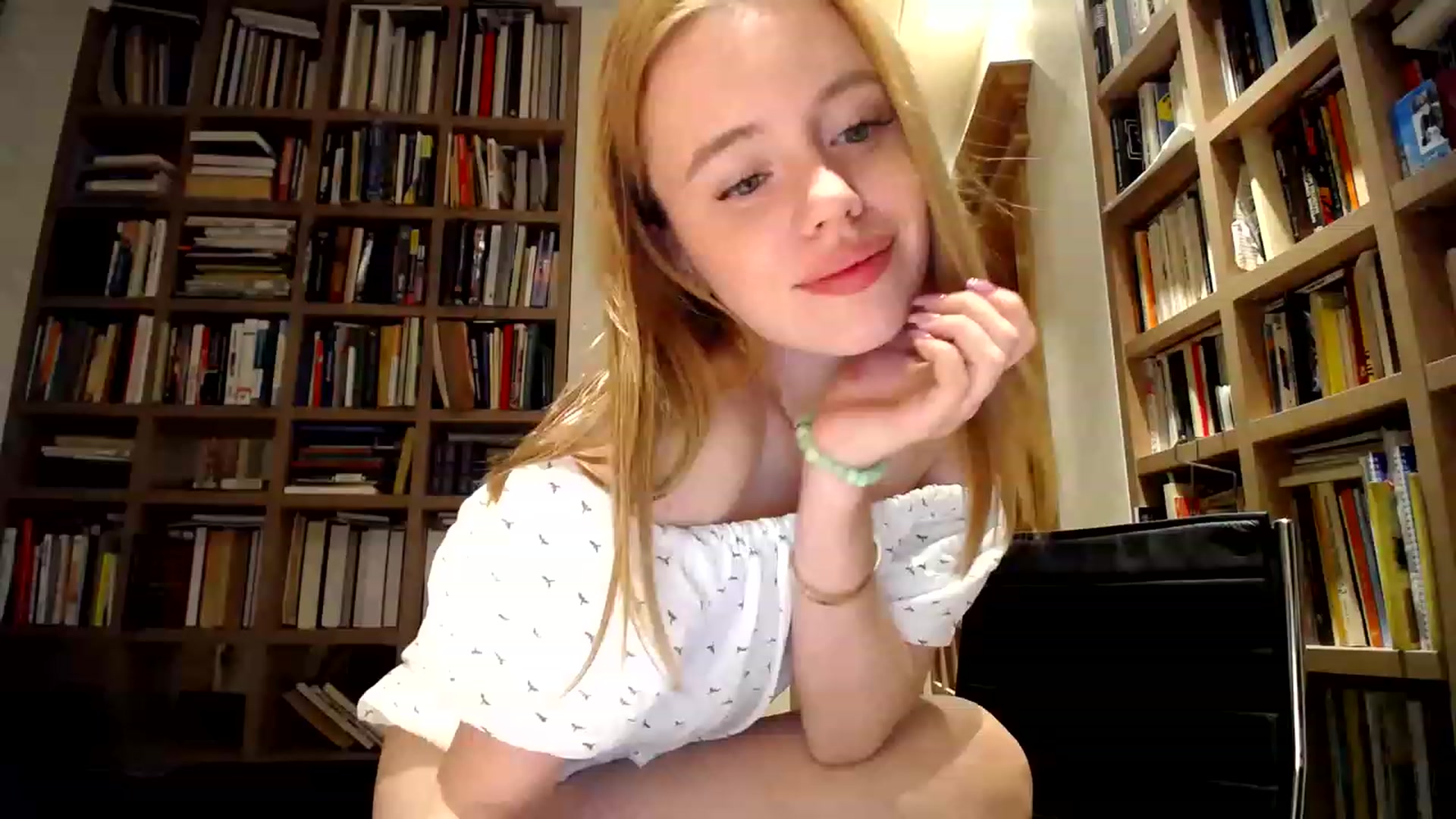 Gallery image thumbnail from Alena29's myfreecams stream on, 06/01/2023, 22:19 image 18 of 20