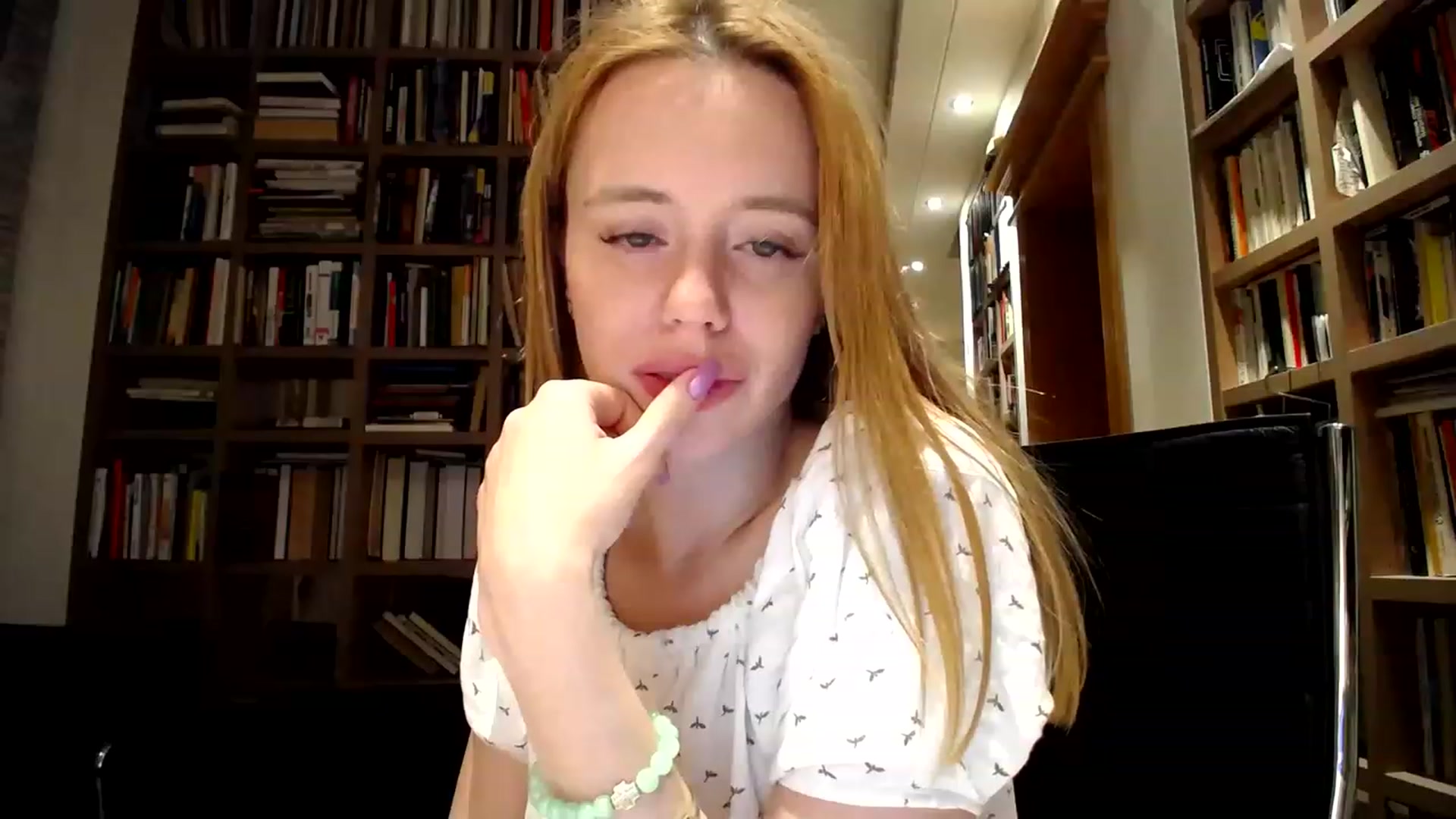 Gallery image thumbnail from Alena29's myfreecams stream on, 06/01/2023, 23:29 image 6 of 20