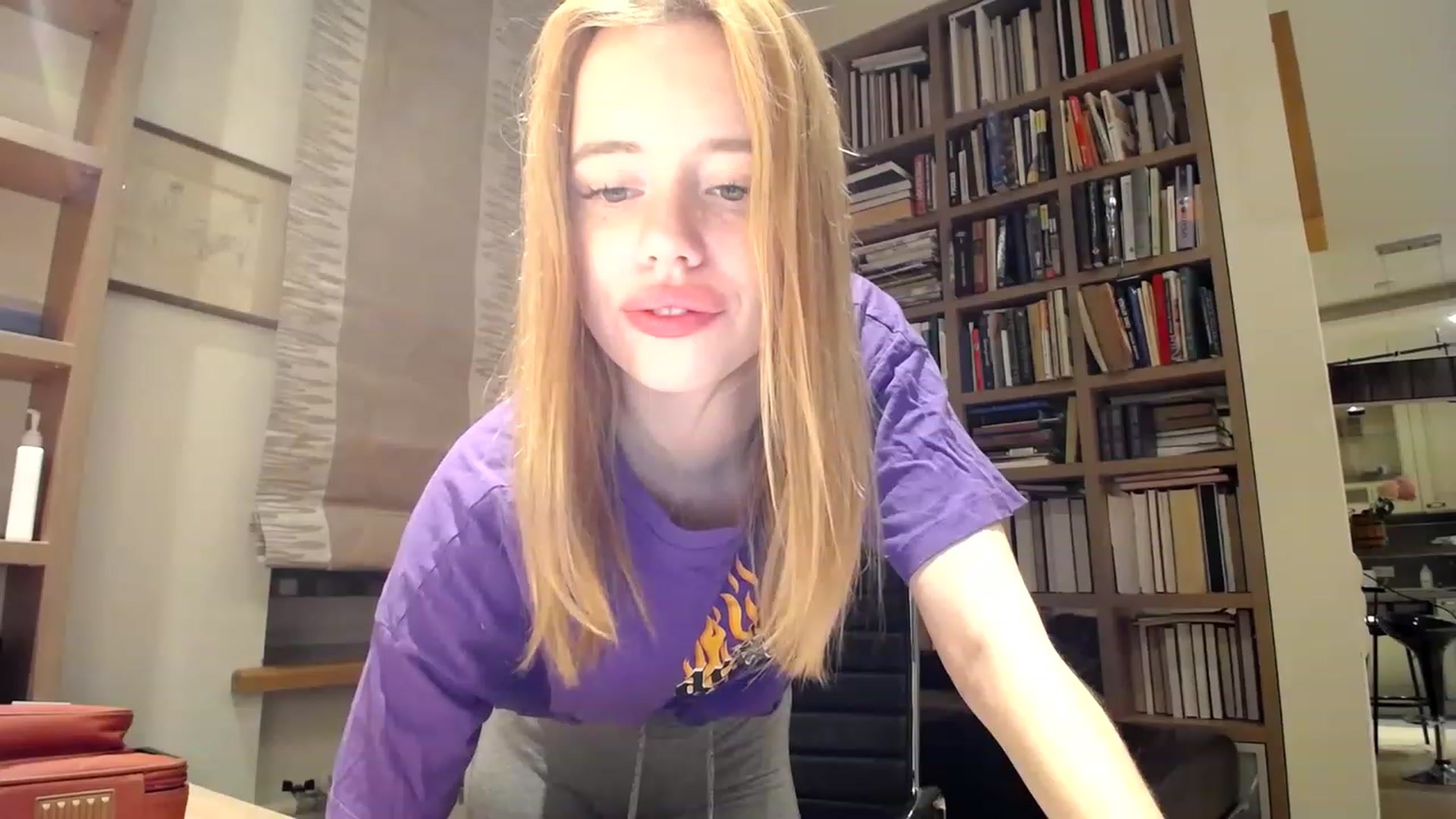 Gallery image thumbnail from Alena29's myfreecams stream on, 06/06/2023, 19:59 image 7 of 20