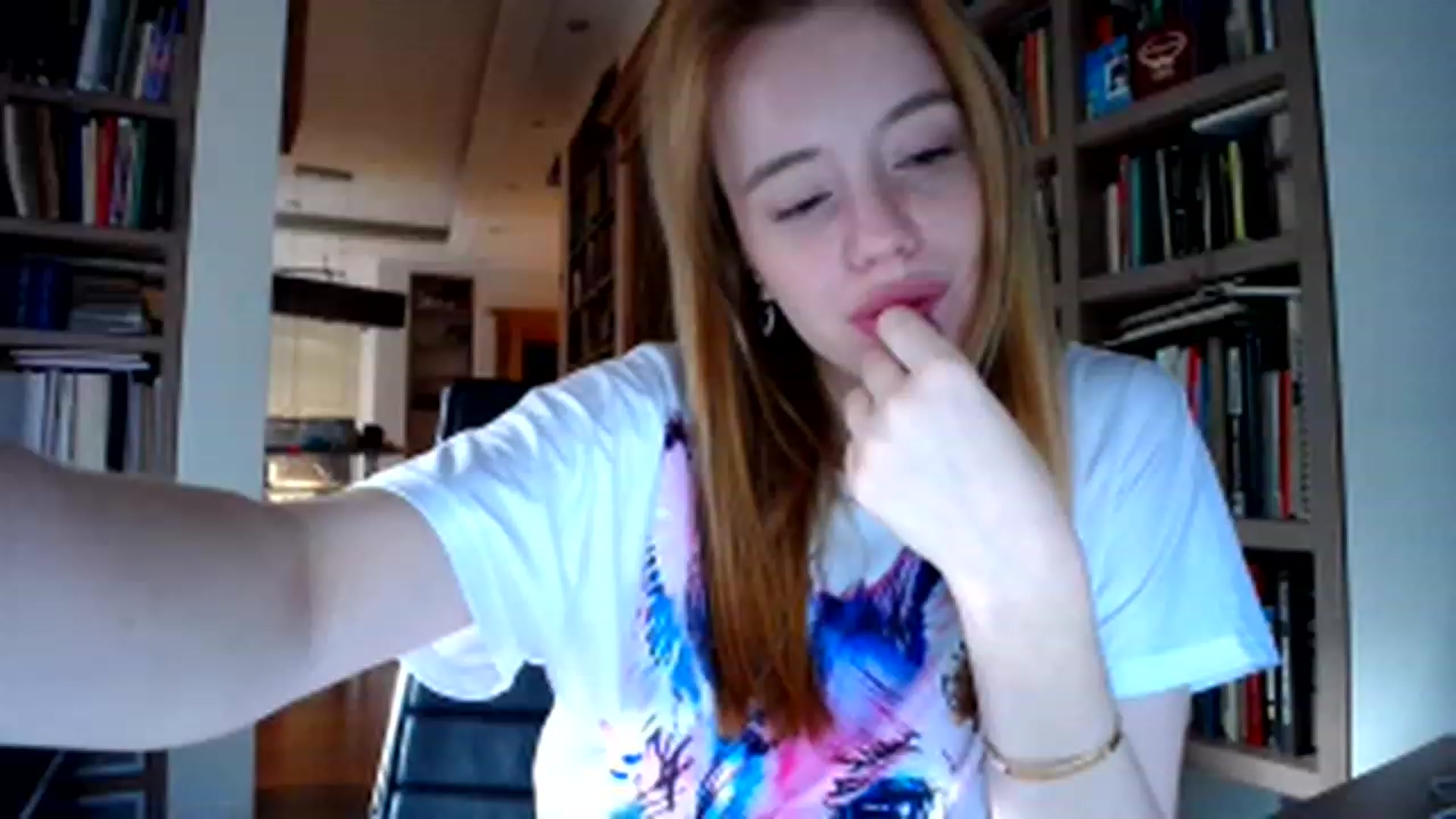 Gallery image thumbnail from Alena29's myfreecams stream on, 06/17/2023, 02:42 image 4 of 20