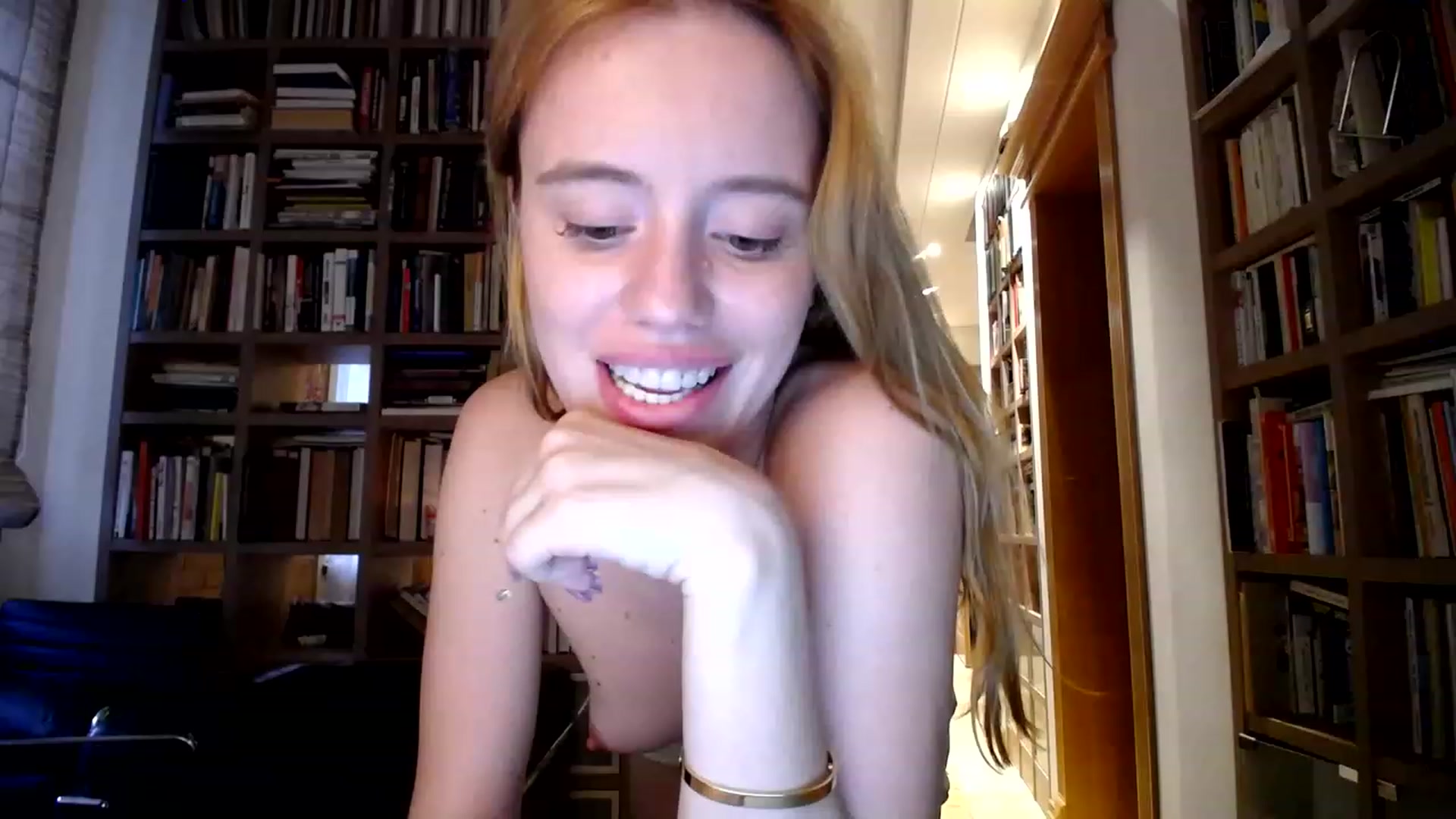 Gallery image thumbnail from Alena29's myfreecams stream on, 06/19/2023, 01:09 image 8 of 20