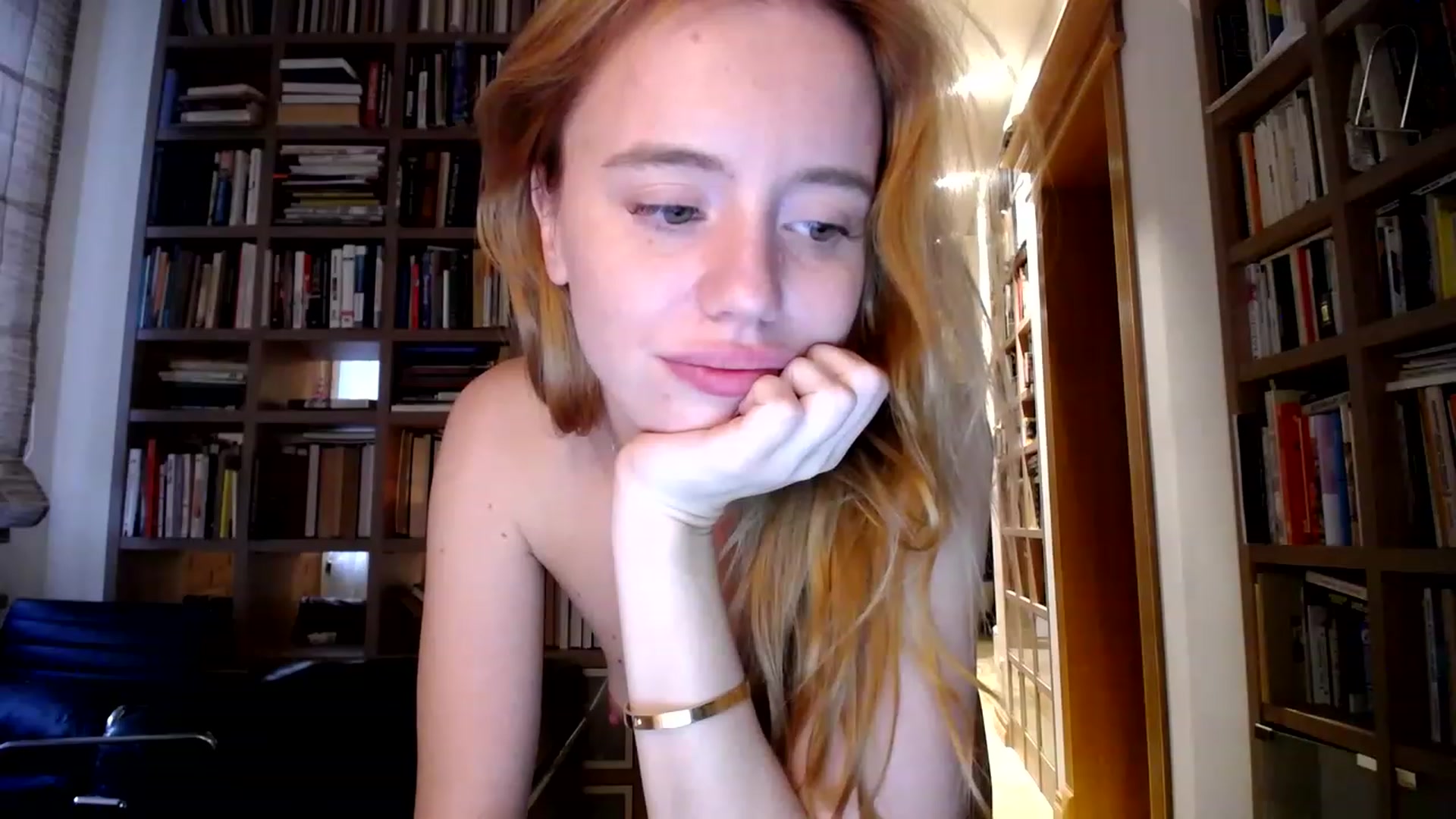 Gallery image thumbnail from Alena29's myfreecams stream on, 06/19/2023, 01:09 image 16 of 20