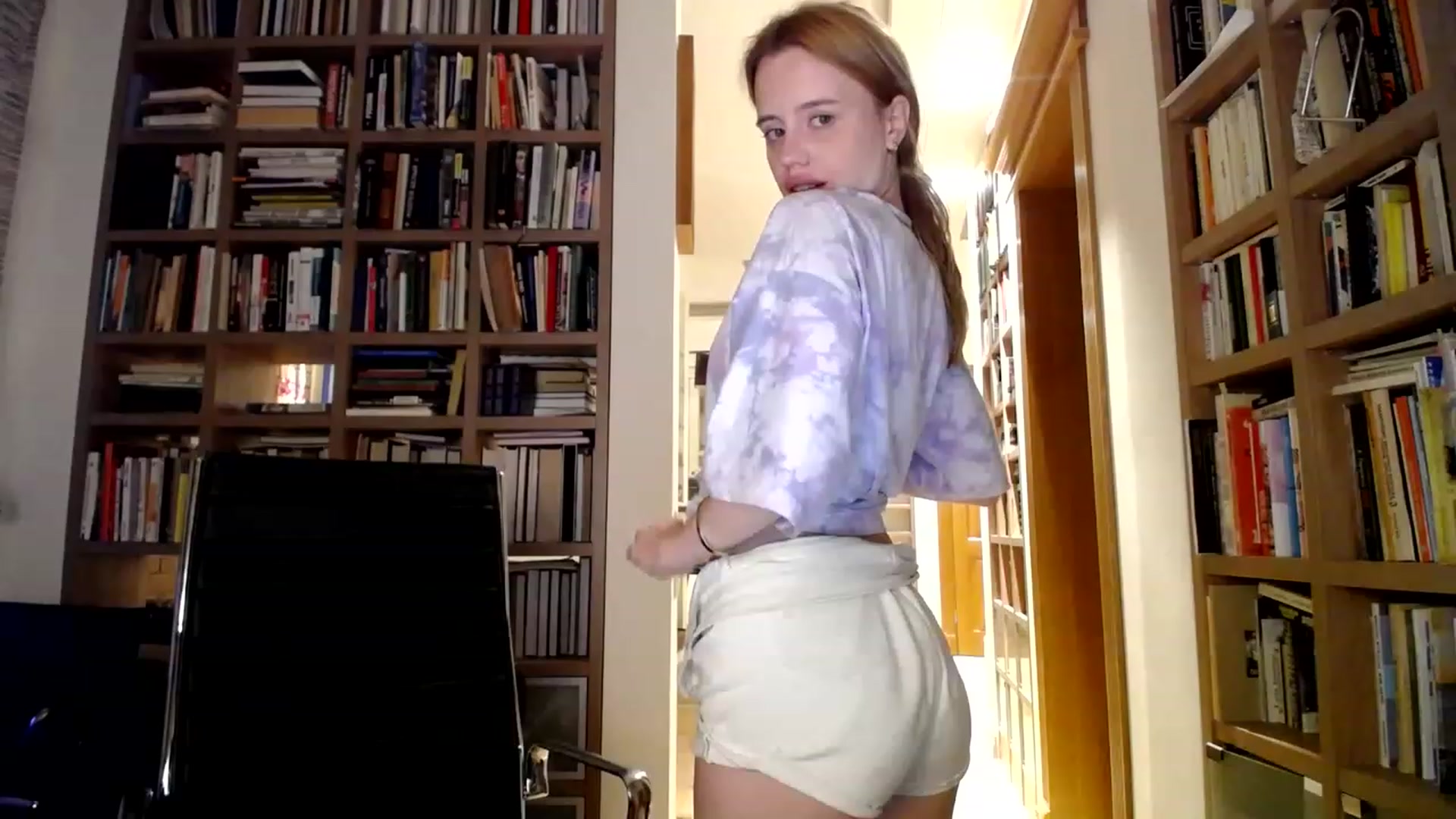 Gallery image thumbnail from Alena29's myfreecams stream on, 06/26/2023, 01:37 image 1 of 20
