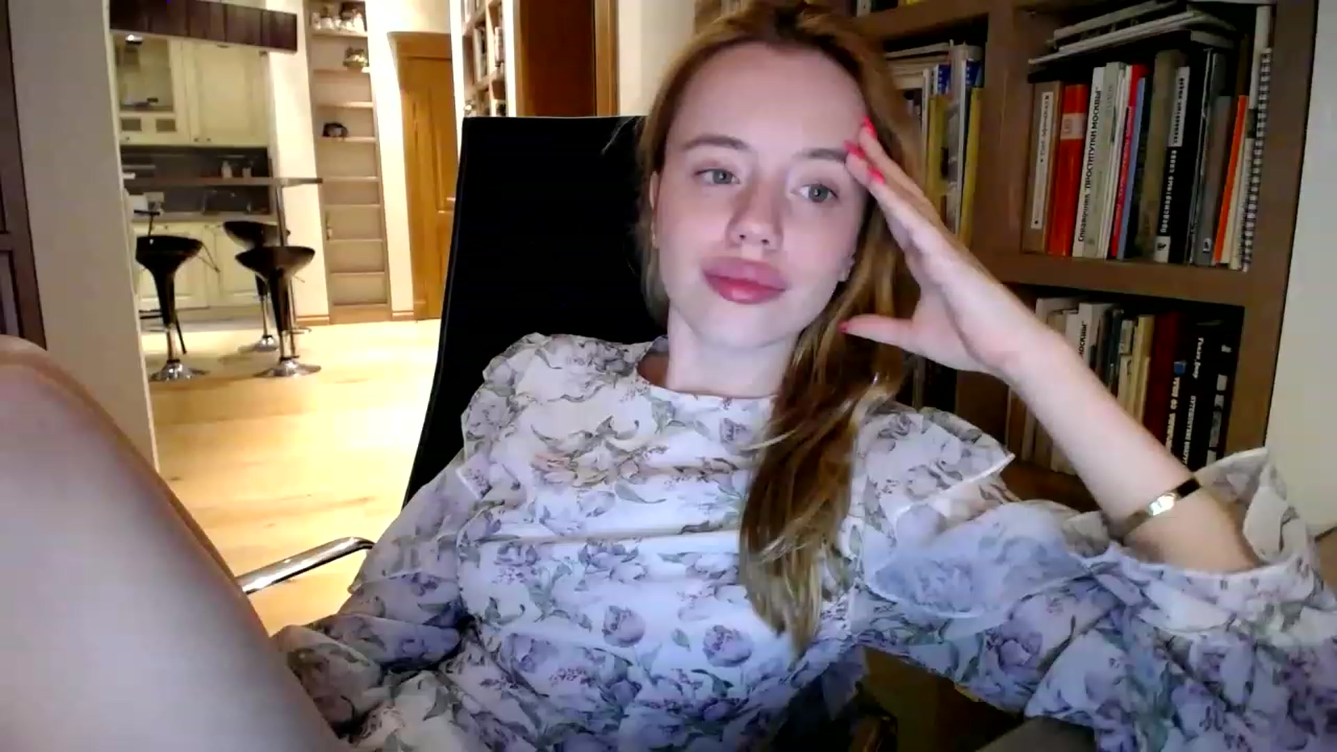 Gallery image thumbnail from Alena29's myfreecams stream on, 07/04/2023, 01:29 image 1 of 20