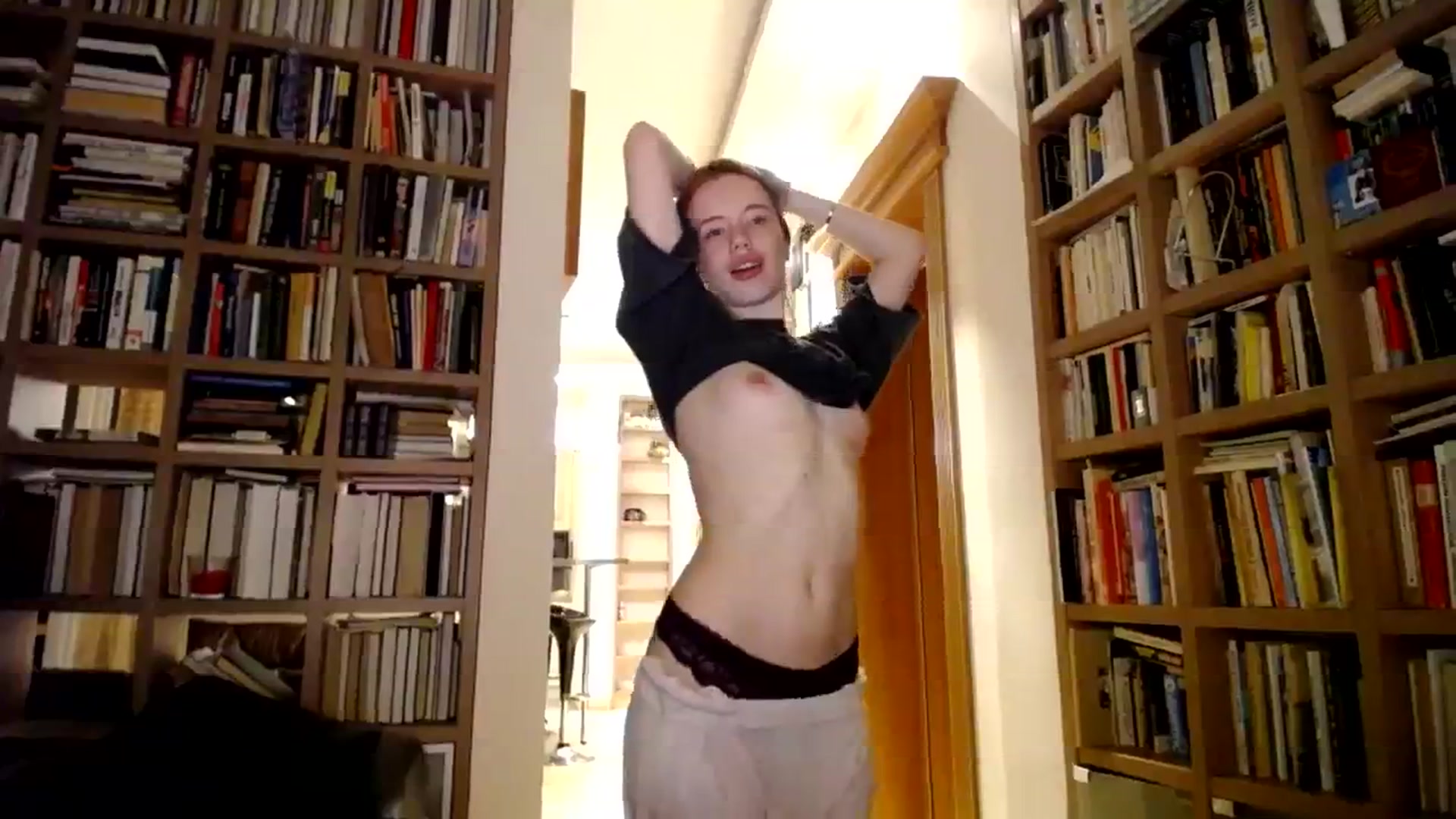 Gallery image thumbnail from Alena29's myfreecams stream on, 08/09/2023, 24:57 image 7 of 20